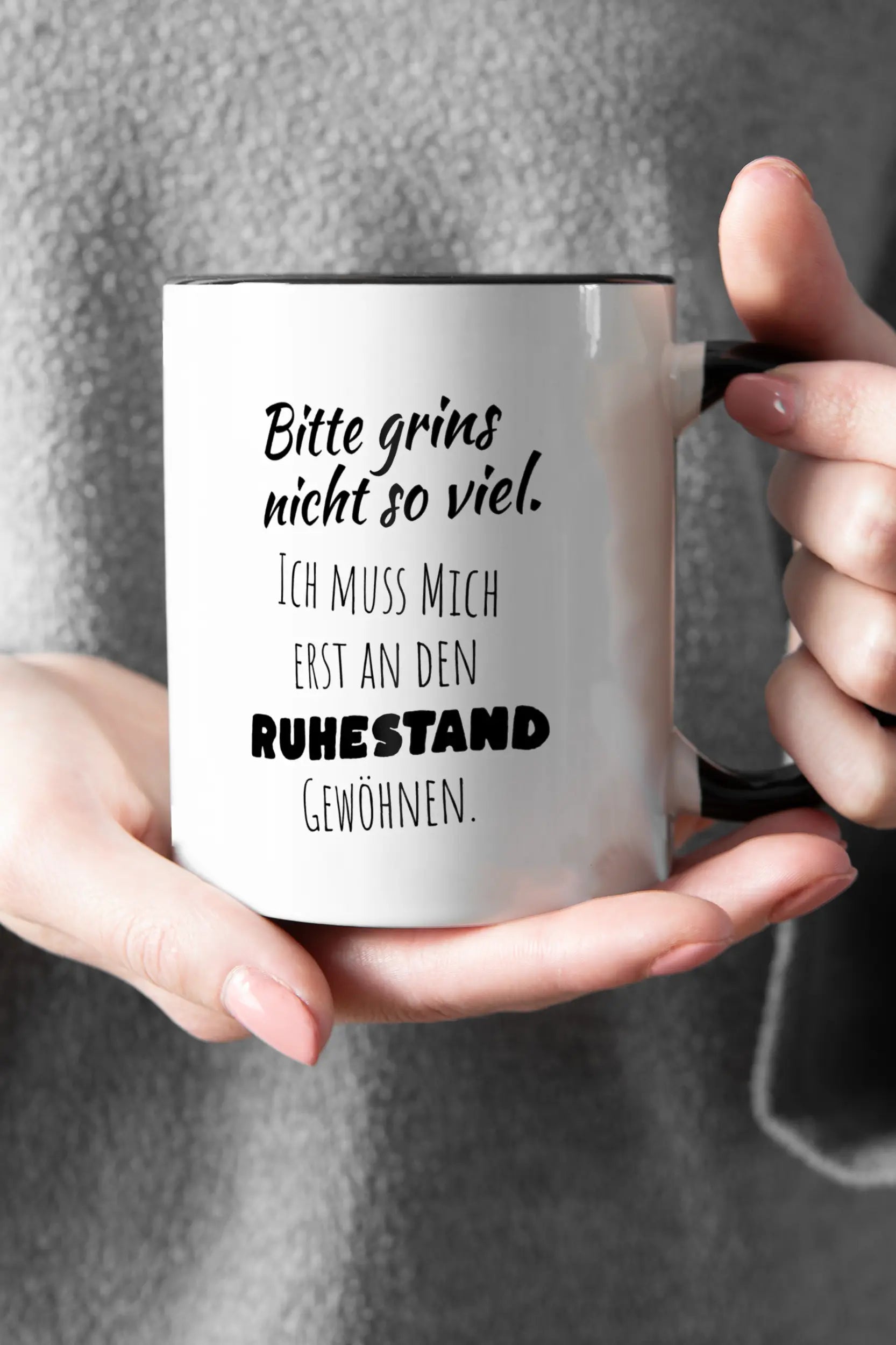 Titelbild der Keramik Tasse von Maondo mit dem Design Ruhestandslos in der Farbe Schwarz-Weiß
