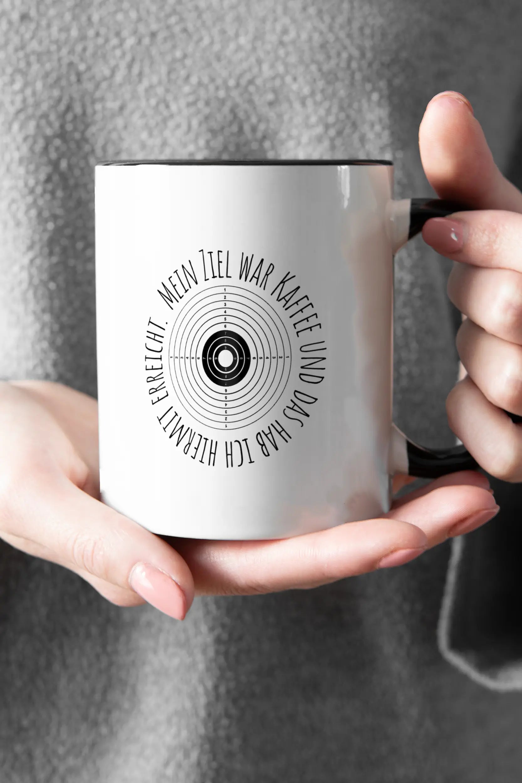 Titelbild der Keramik Tasse von Maondo mit dem Design Große Ziele in der Farbe Schwarz-Weiß