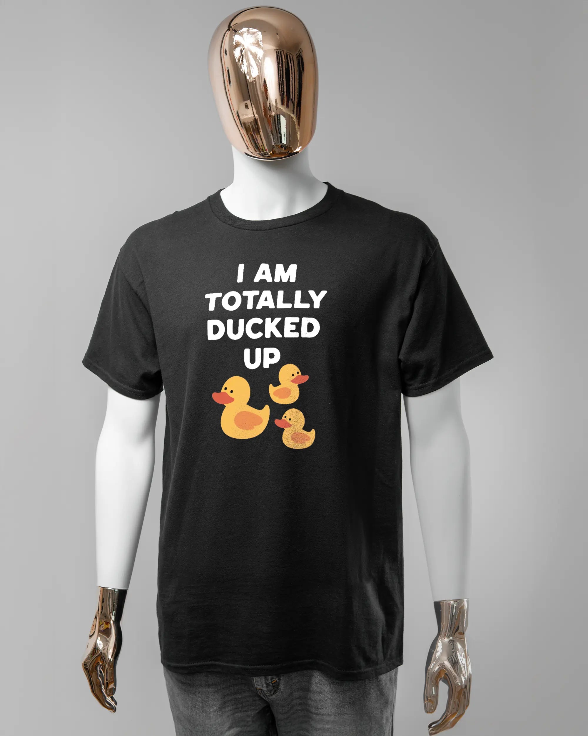 Vorderseite des Basic Unisex T-Shirt Regular von Maondo mit dem Design Ducked Up in der Farbe Black und in der Größe L getragen von einer maskulinen Puppe