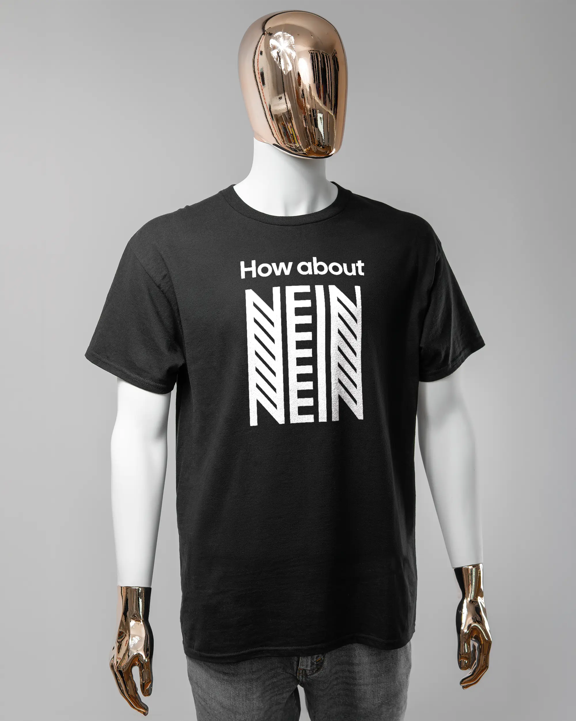 Vorderseite des Basic Unisex T-Shirt Regular von Maondo mit dem Design How about nein in der Farbe Black und in der Größe L getragen von einer maskulinen Puppe