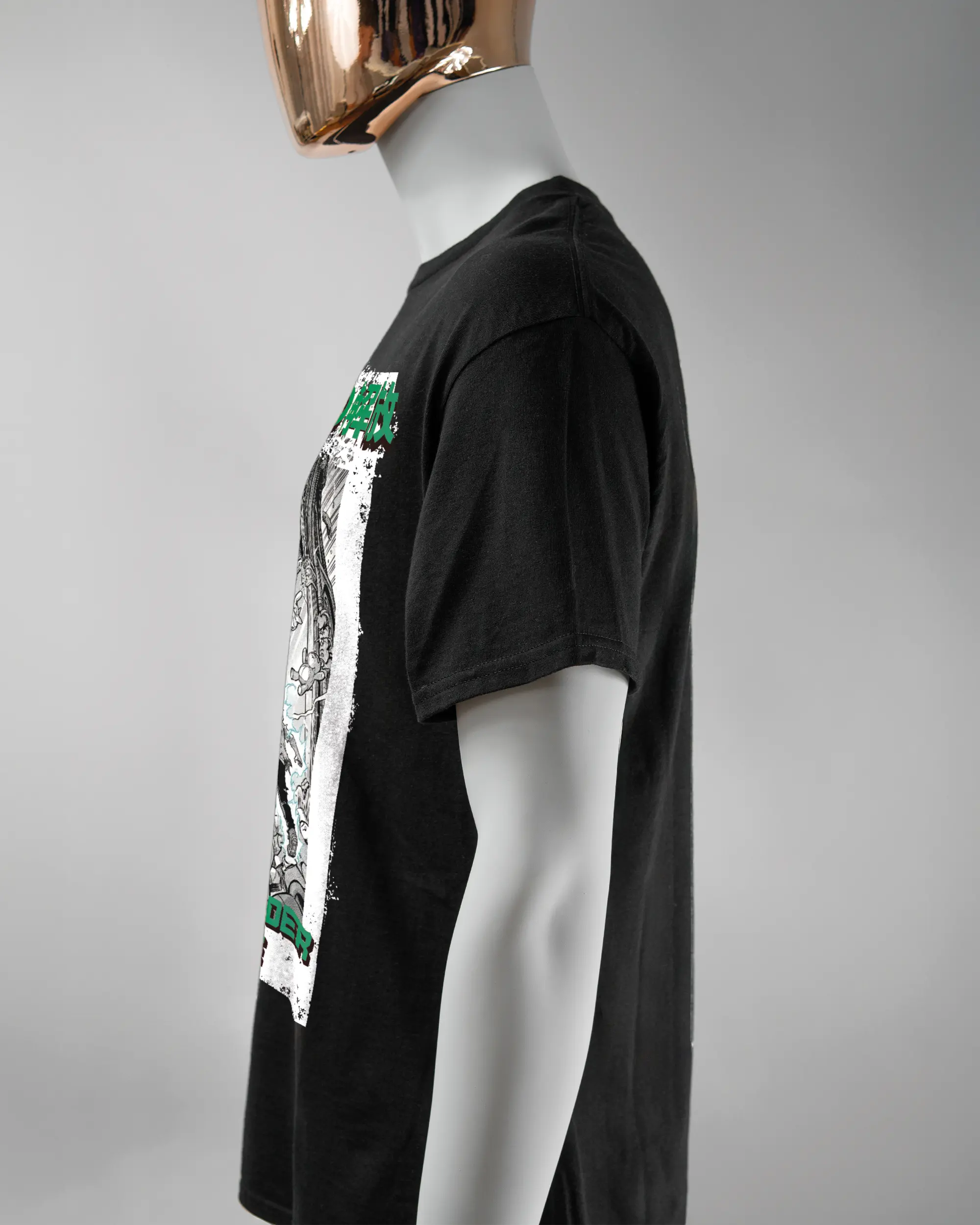 Seitenansicht des Basic Unisex T-Shirt Regular von Maondo mit dem Design Save 1 Stofftier vorne in der Farbe Black und in der Größe L getragen von einer maskulinen Puppe