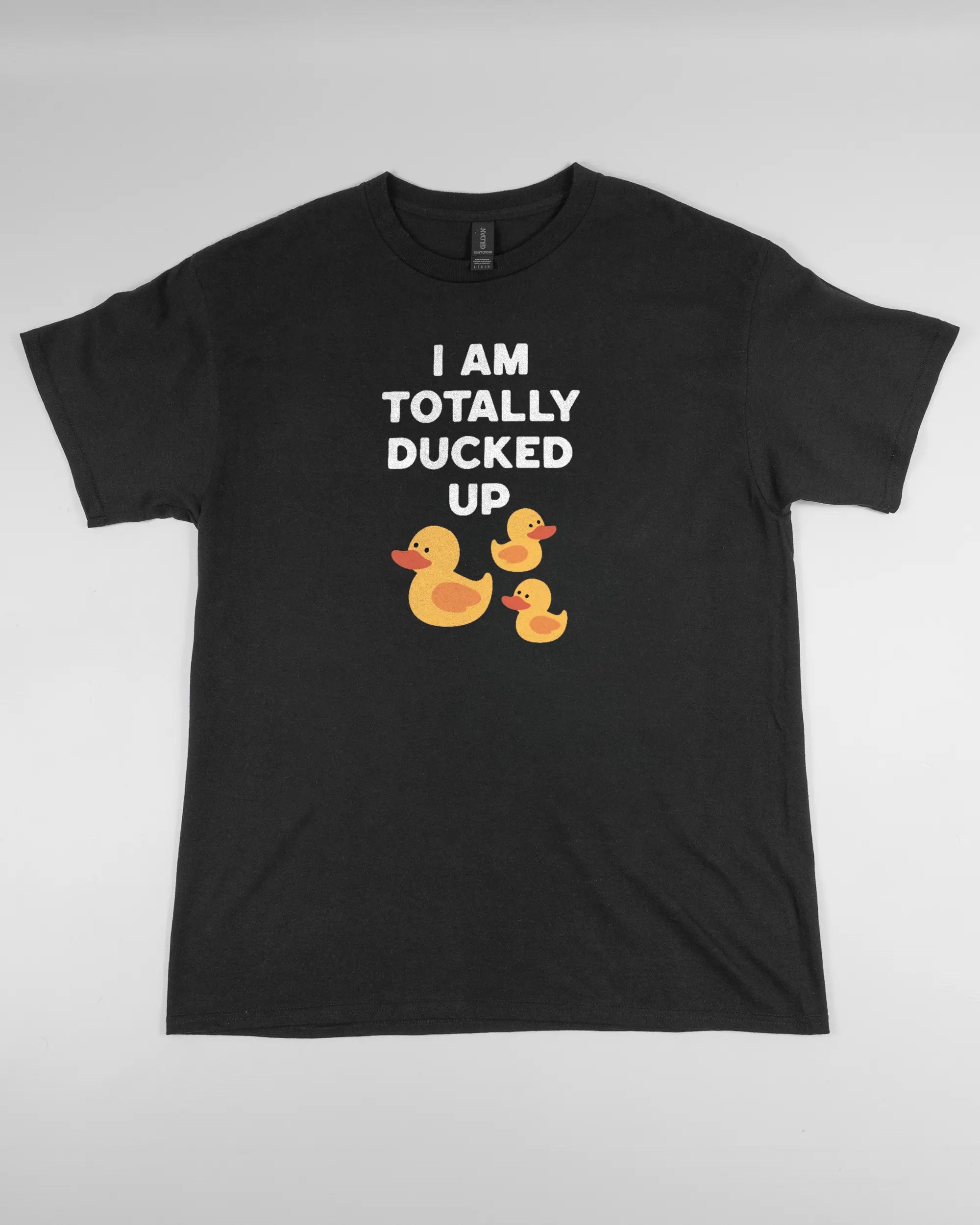 Vorderseite des Basic Unisex T-Shirt Regular von Maondo mit dem Design Ducked Up in der Farbe Black und in der Größe L flach auf den Boden gelegt