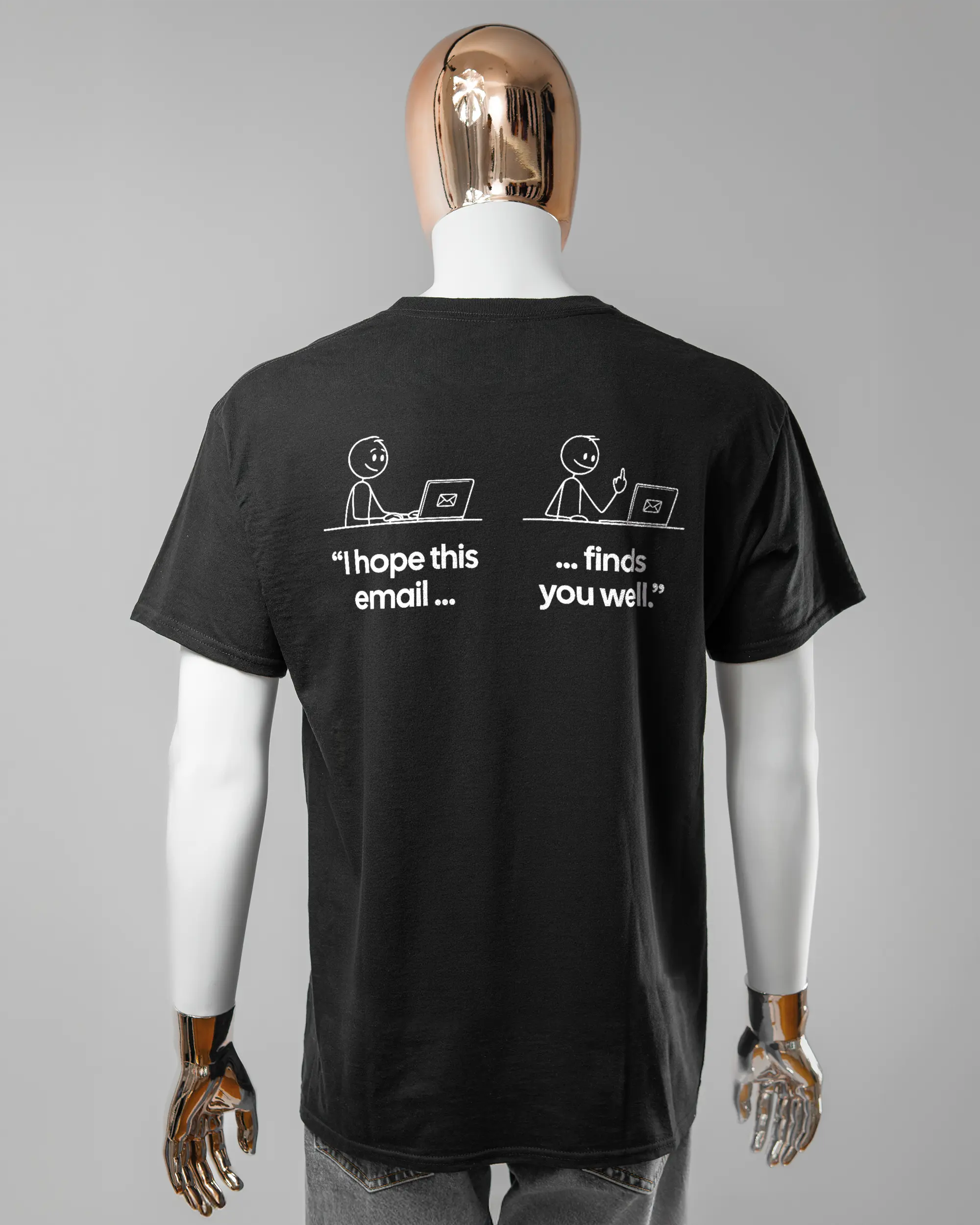 Rückseite des Basic Unisex T-Shirt Regular von Maondo mit dem Design Found me not well in der Farbe Black und in der Größe L getragen von einer maskulinen Puppe