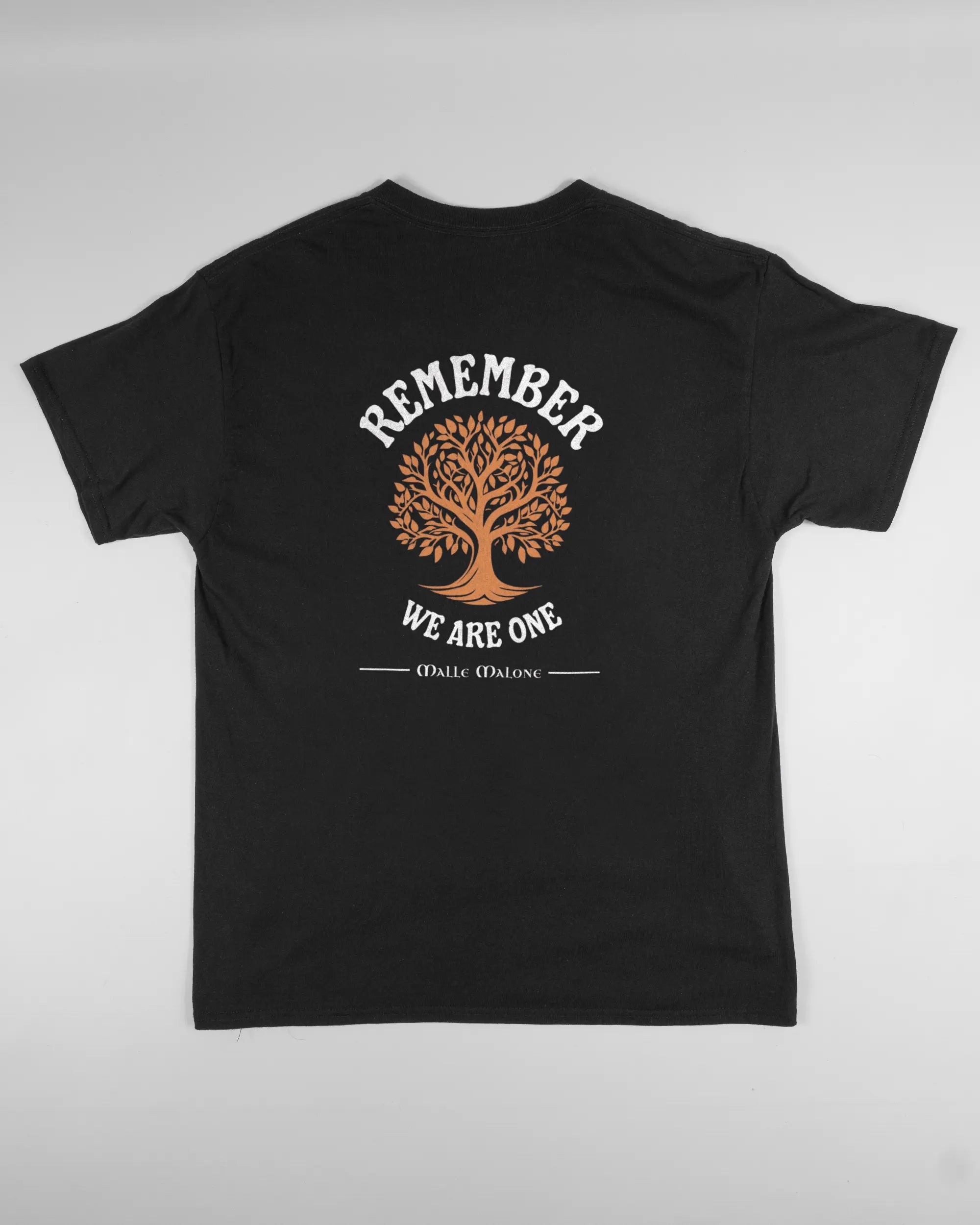 Rückseite des Basic Unisex T-Shirt Regular von Maondo mit dem Design We are one in der Farbe Black und in der Größe L flach auf den Boden gelegt