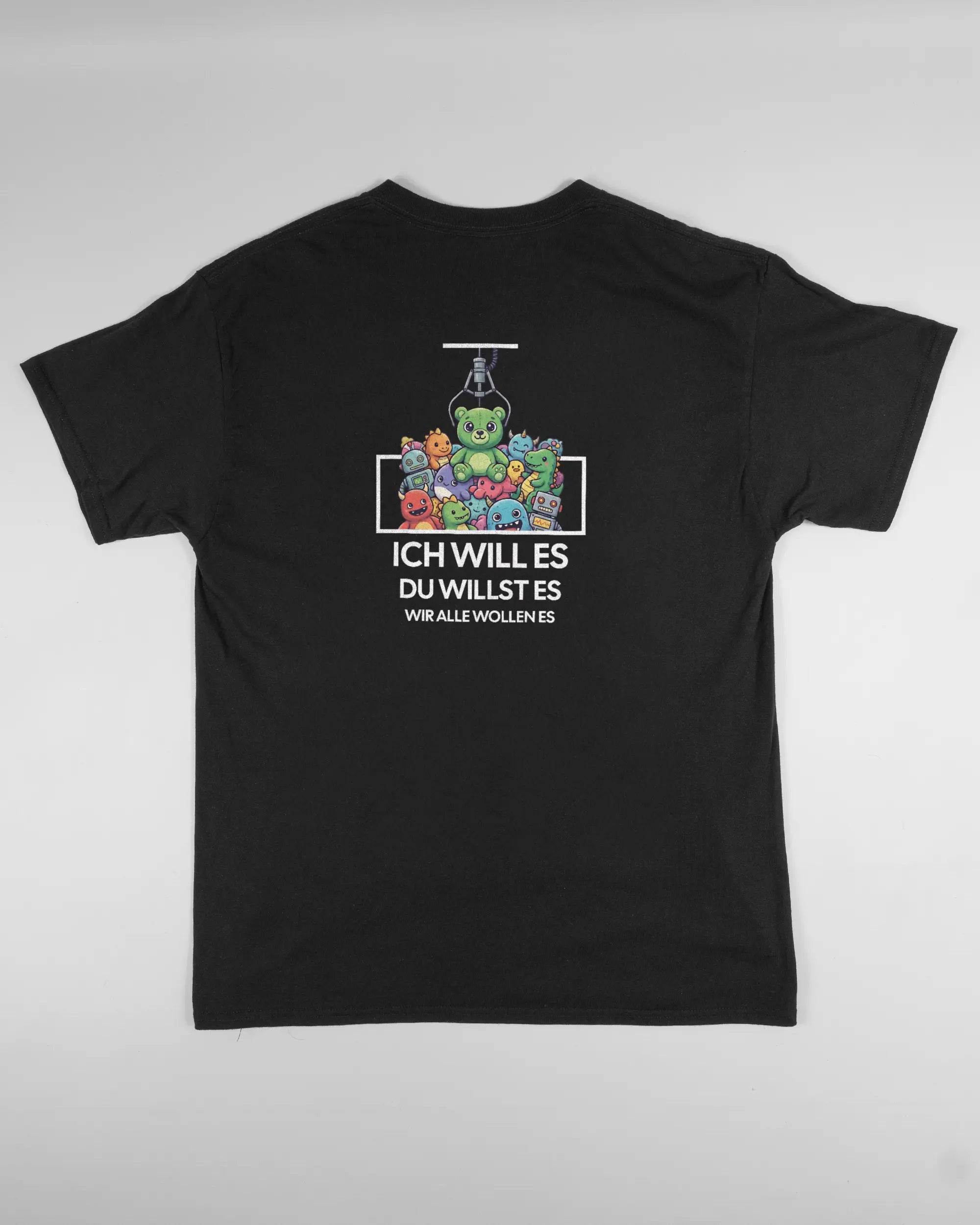 Rückseite des Basic Unisex T-Shirt Regular von Maondo mit dem Design Will Stofftier in der Farbe Black und in der Größe L flach auf den Boden gelegt