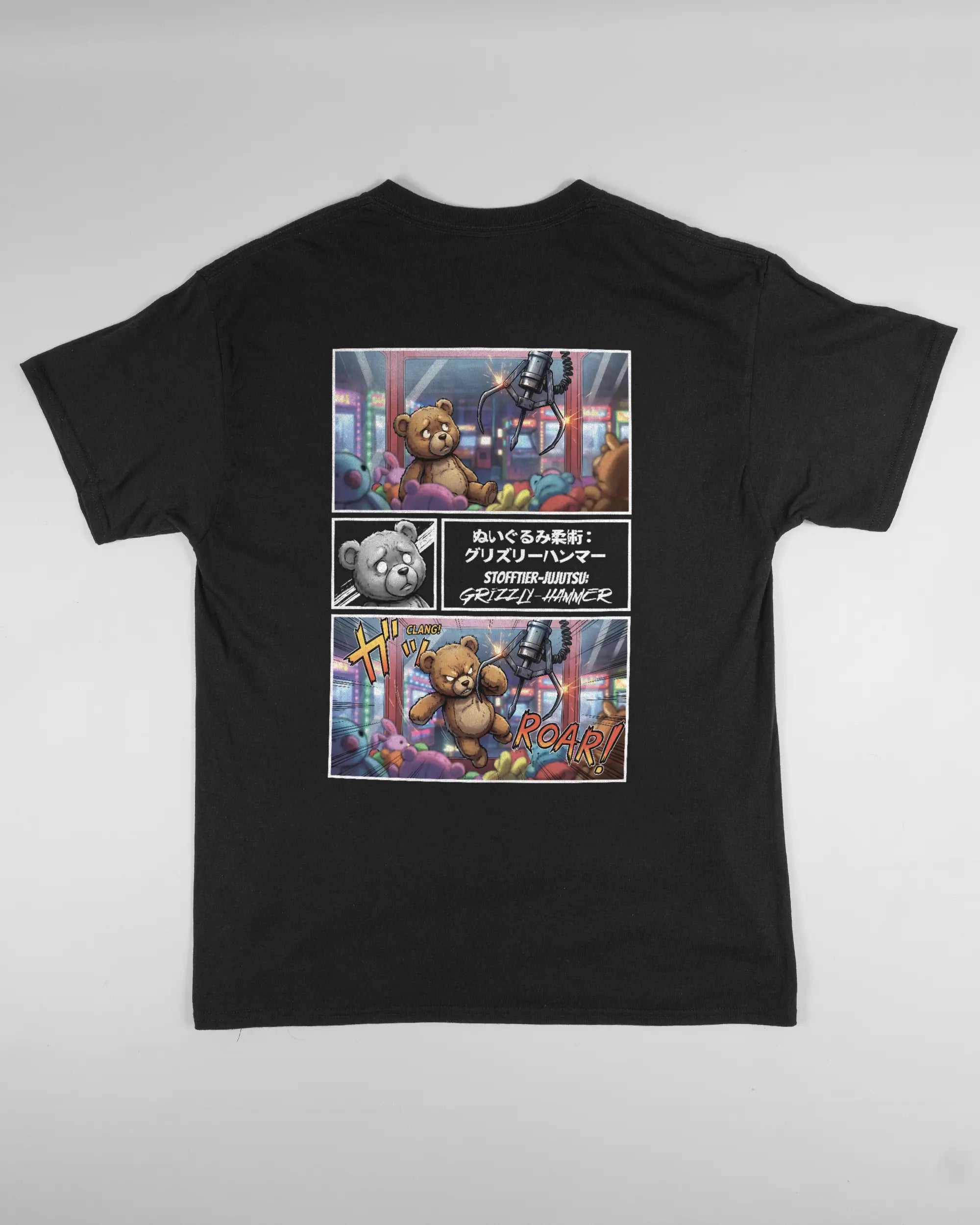 Rückseite des Basic Unisex T-Shirt Regular von Maondo mit dem Design Manga Stoff in der Farbe Black und in der Größe L flach auf den Boden gelegt