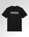 Packshot der Druckseite des Organic Unisex T-Shirts von Maondo im Casual Fit mit dem Design Less Pointless in der Farbe Black