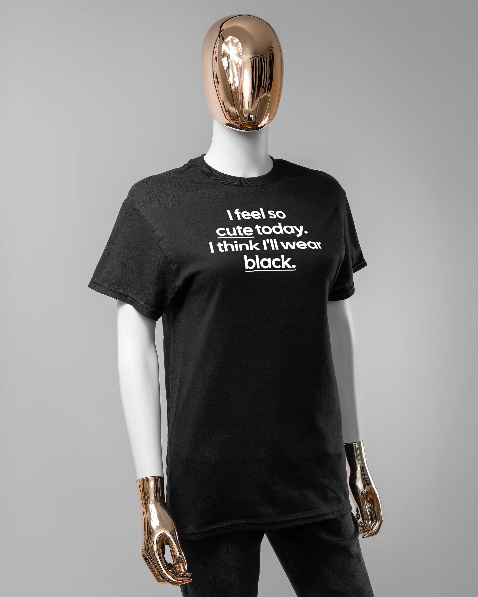 Vorderseite des Basic Unisex T-Shirt Regular von Maondo mit dem Design Colorful Day in der Farbe Black und in der Größe S getragen von einer femininen Puppe