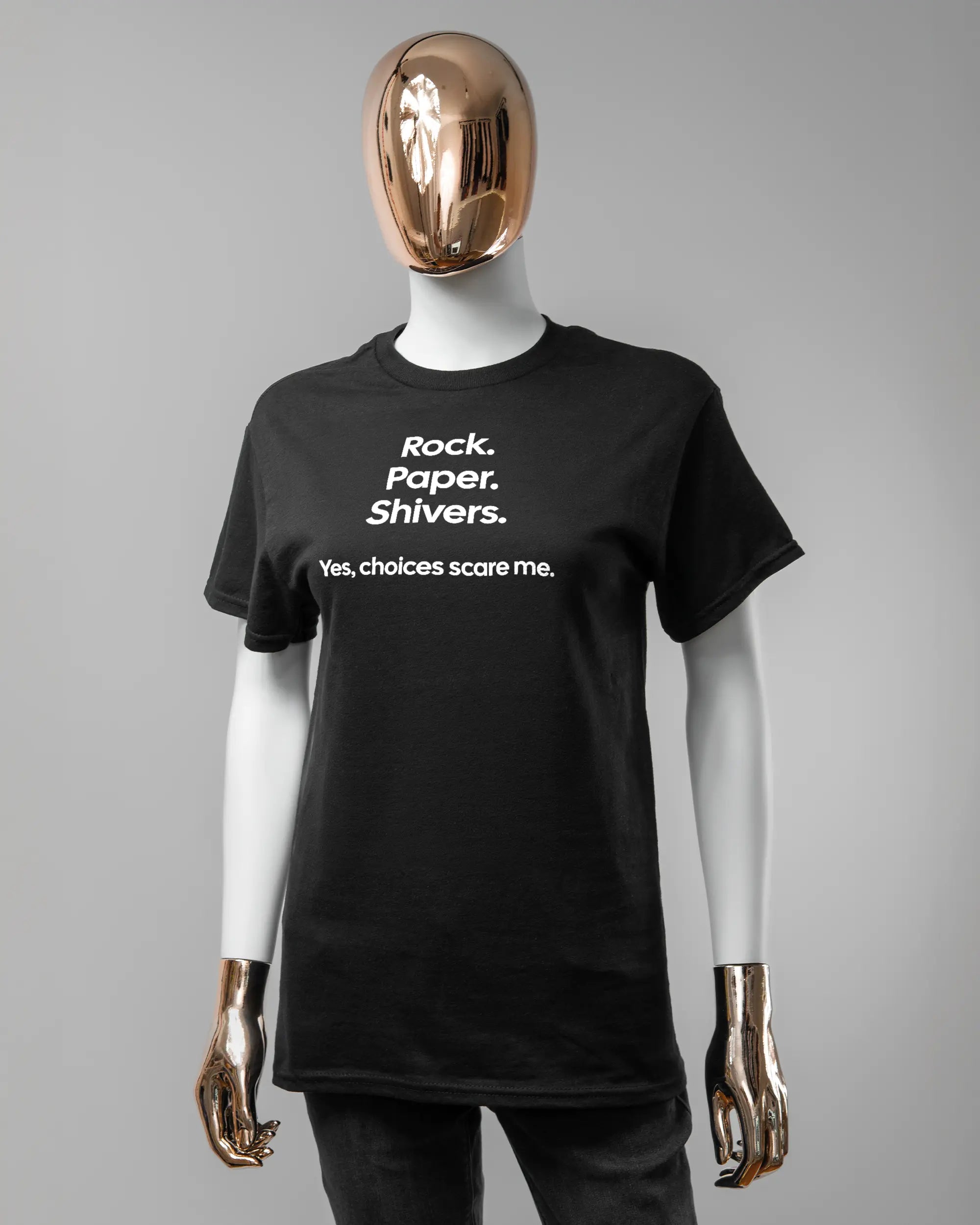 Vorderseite des Basic Unisex T-Shirt Regular von Maondo mit dem Design Rock Paper Shivers in der Farbe Black und in der Größe S getragen von einer femininen Puppe