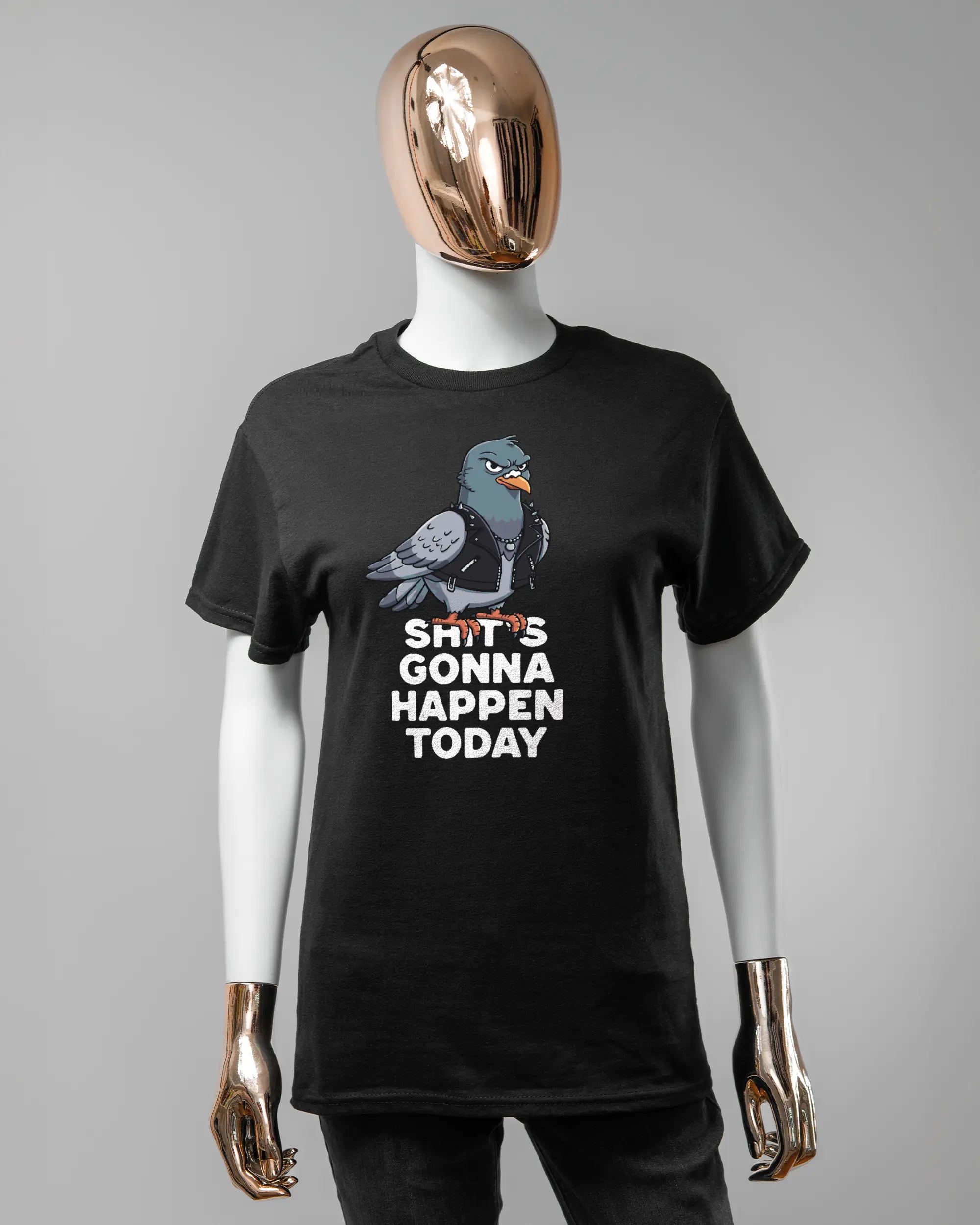Vorderseite des Basic Unisex T-Shirt Regular von Maondo mit dem Design Pigeon Pun in der Farbe Black und in der Größe S getragen von einer femininen Puppe