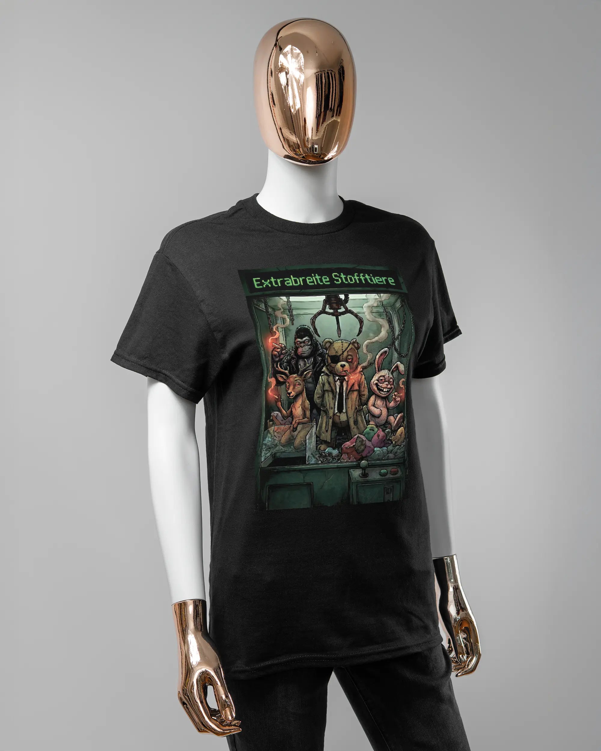 Vorderseite des Basic Unisex T-Shirt Regular von Maondo mit dem Design Extrabreit in der Farbe Black und in der Größe S getragen von einer femininen Puppe