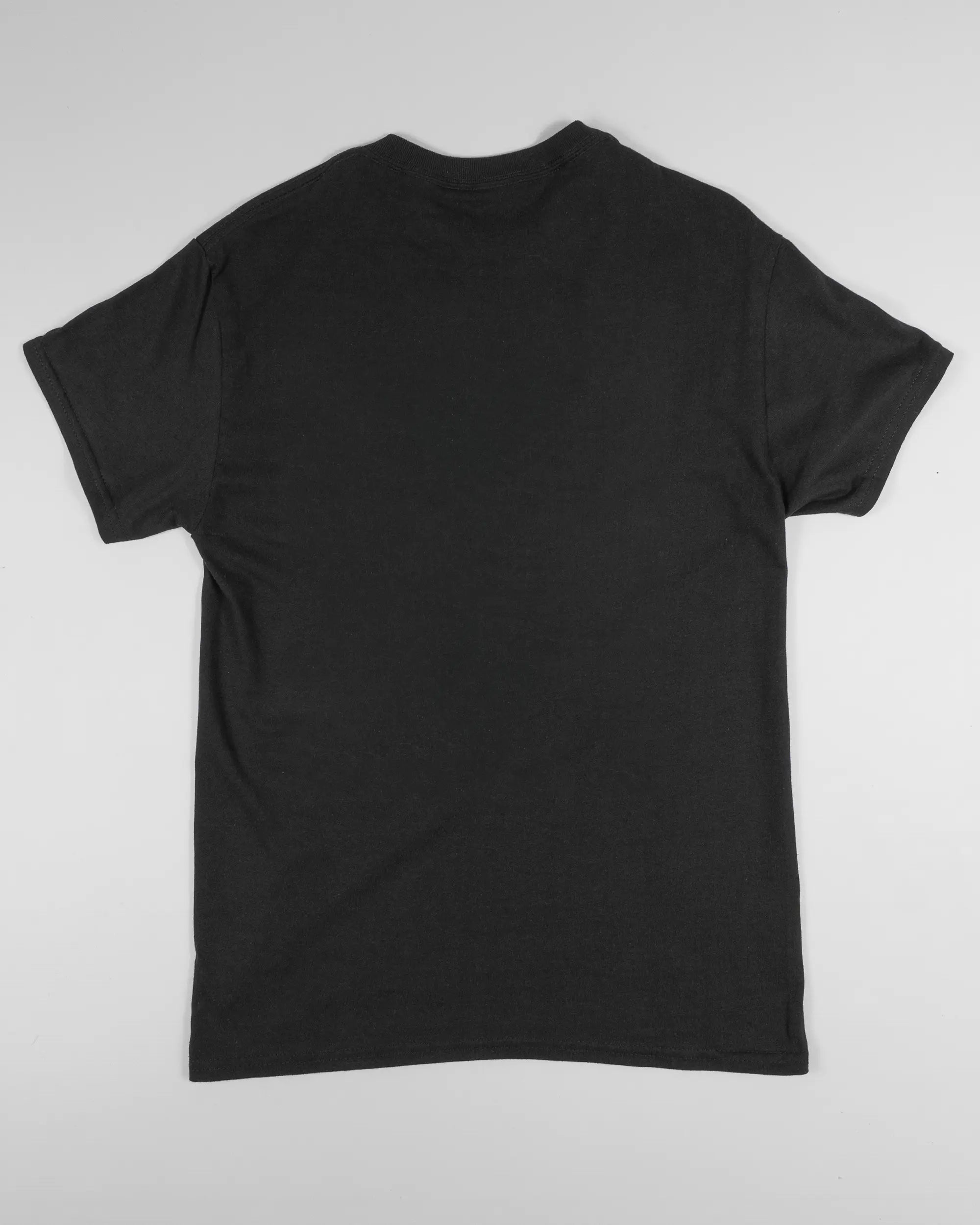 Rückseite des Basic Unisex T-Shirt Regular von Maondo ohne Motiv in der Farbe Black und in der Größe S flach auf den Boden gelegt