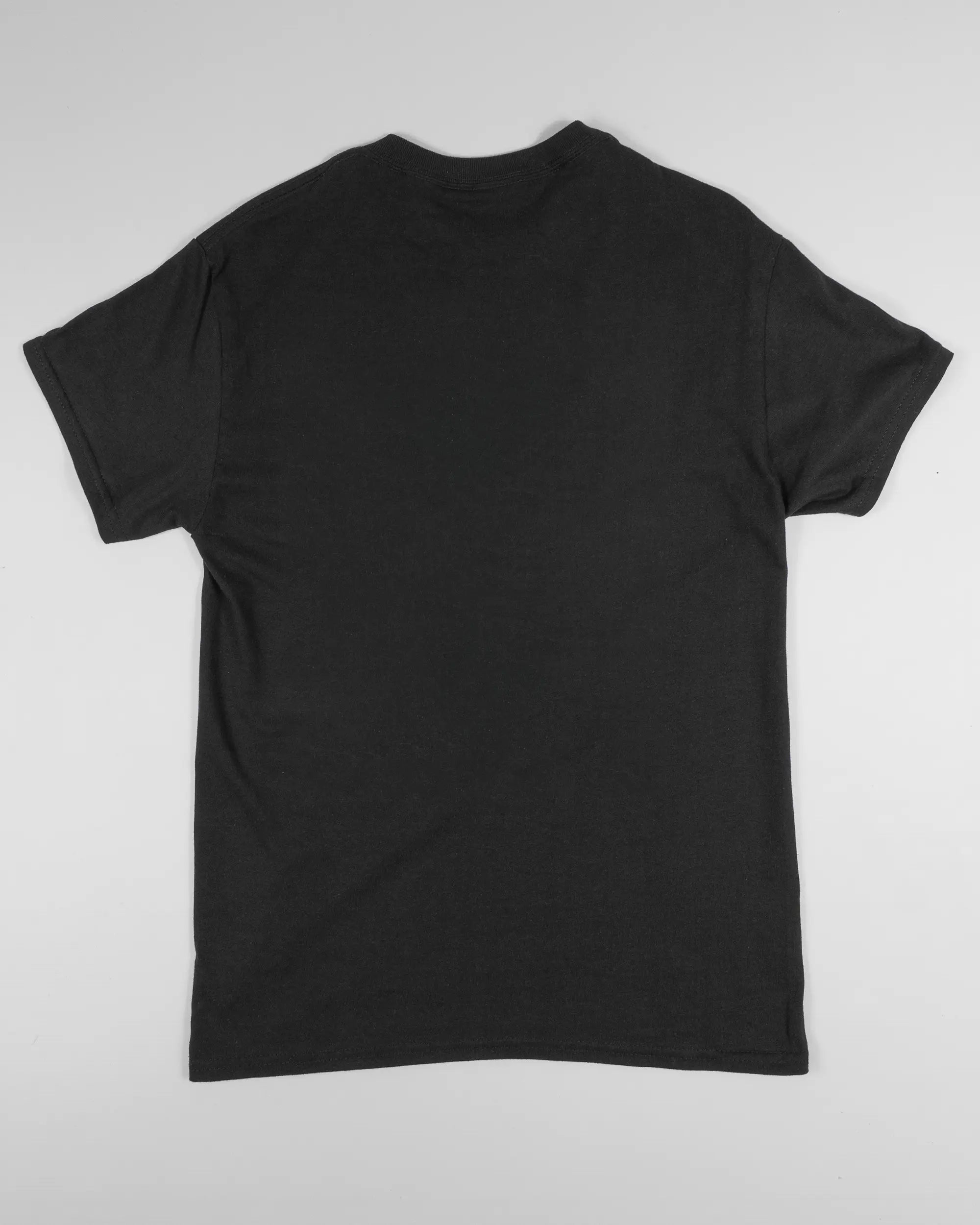 Rückseite des Basic Unisex T-Shirt Regular von Maondo ohne Motiv in der Farbe Black und in der Größe S flach auf den Boden gelegt
