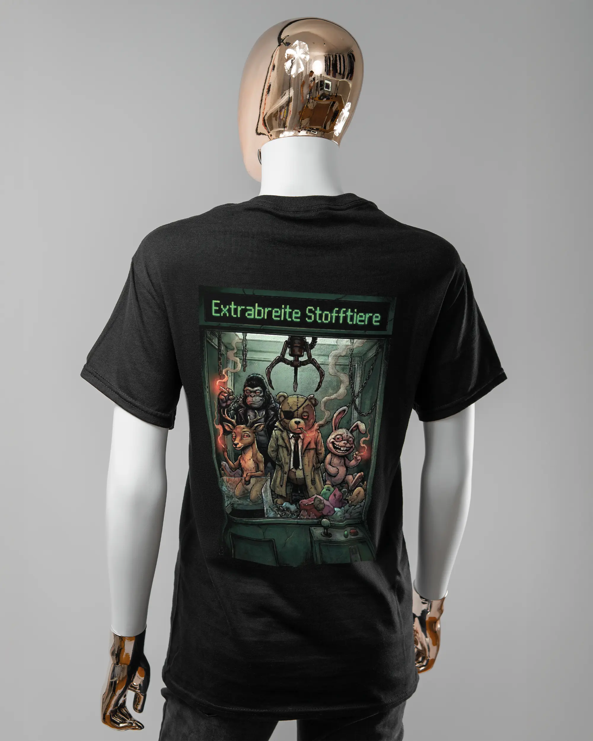 Rückseite des Basic Unisex T-Shirt Regular von Maondo mit dem Design Extrabreit in der Farbe Black und in der Größe S getragen von einer femininen Puppe