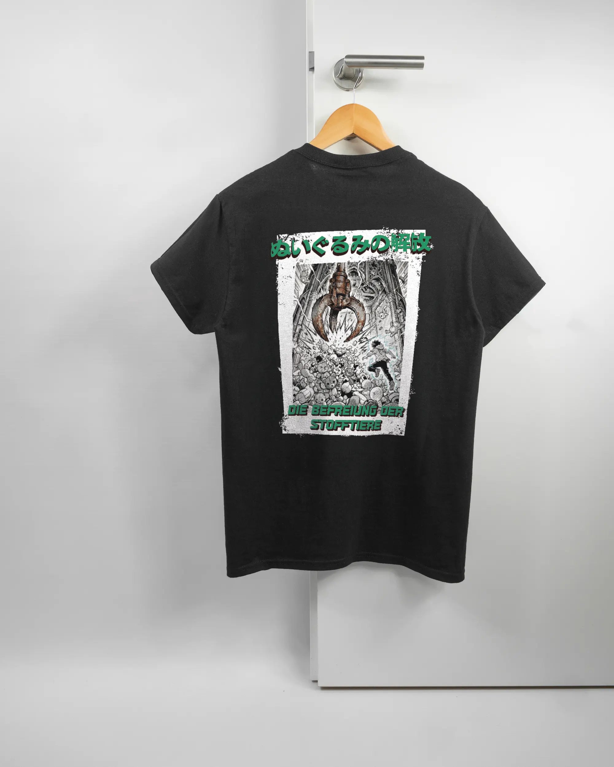 Rückseite des Basic Unisex T-Shirt Regular von Maondo mit dem Design Save 1 Stofftier in der Farbe Black und in der Größe S auf einem Bügel an der Türklinke aufgehängt