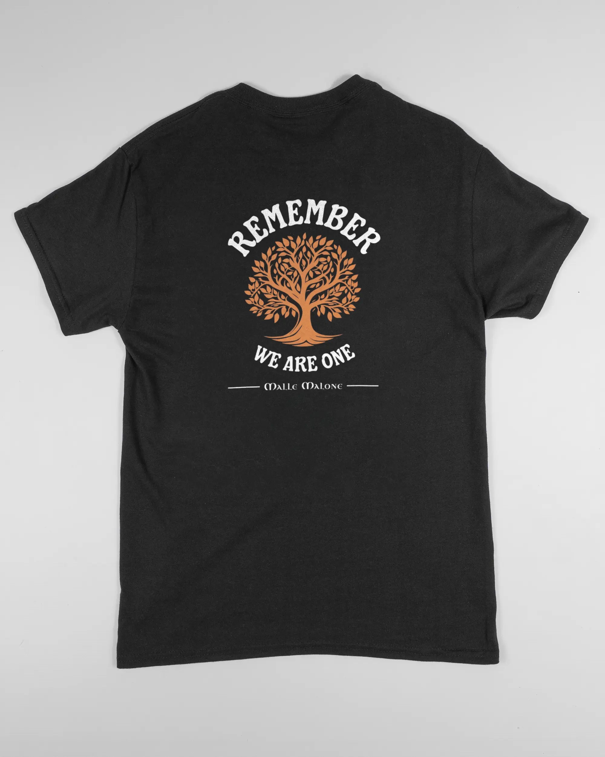 Rückseite des Basic Unisex T-Shirt Regular von Maondo mit dem Design We are one in der Farbe Black und in der Größe S flach auf den Boden gelegt