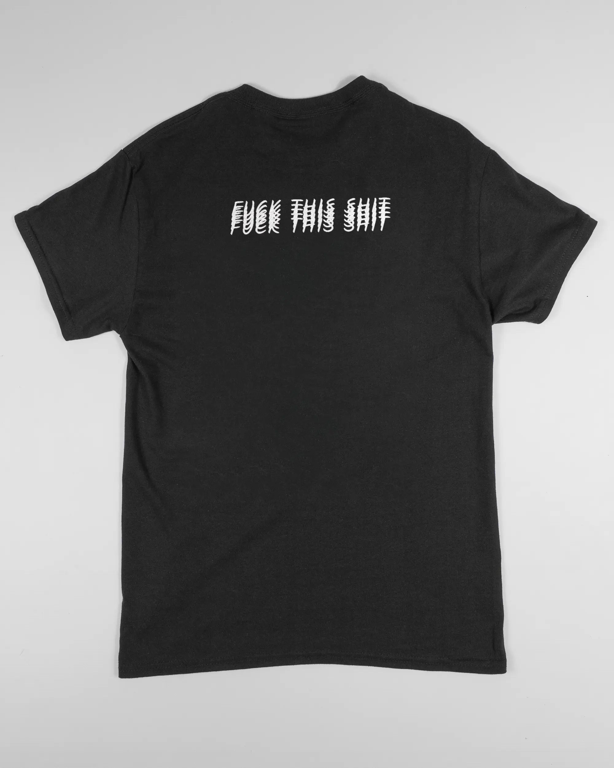 Rückseite des Basic Unisex T-Shirt Regular von Maondo mit dem Design Hidden Message in der Farbe Black und in der Größe S flach auf den Boden gelegt