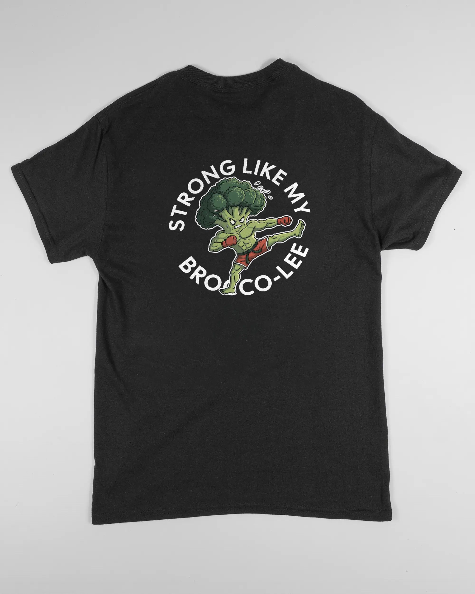 Rückseite des Basic Unisex T-Shirt Regular von Maondo mit dem Design Brocco-Lee in der Farbe Black und in der Größe S flach auf den Boden gelegt