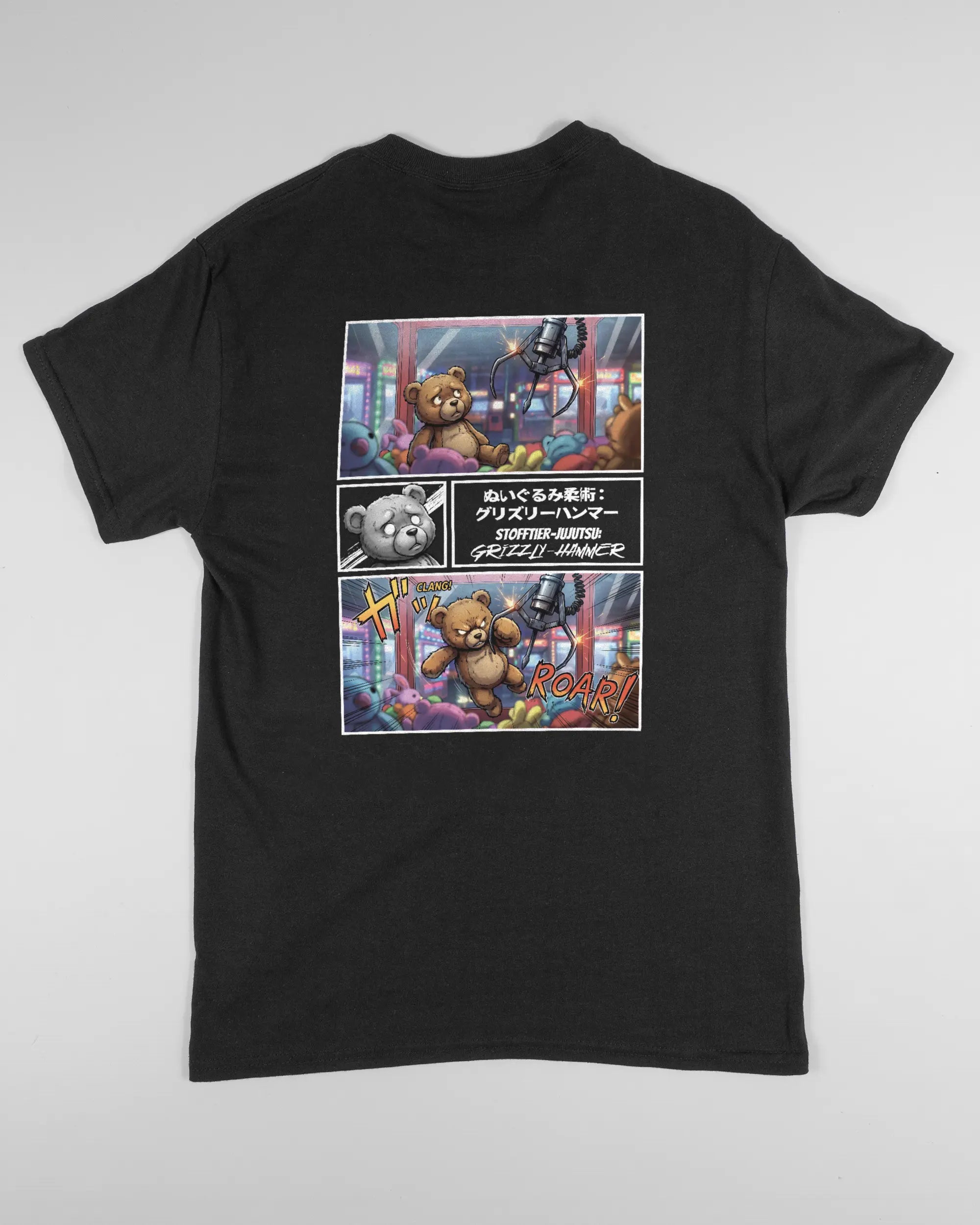 Rückseite des Basic Unisex T-Shirt Regular von Maondo mit dem Design Manga Stoff in der Farbe Black und in der Größe S flach auf den Boden gelegt