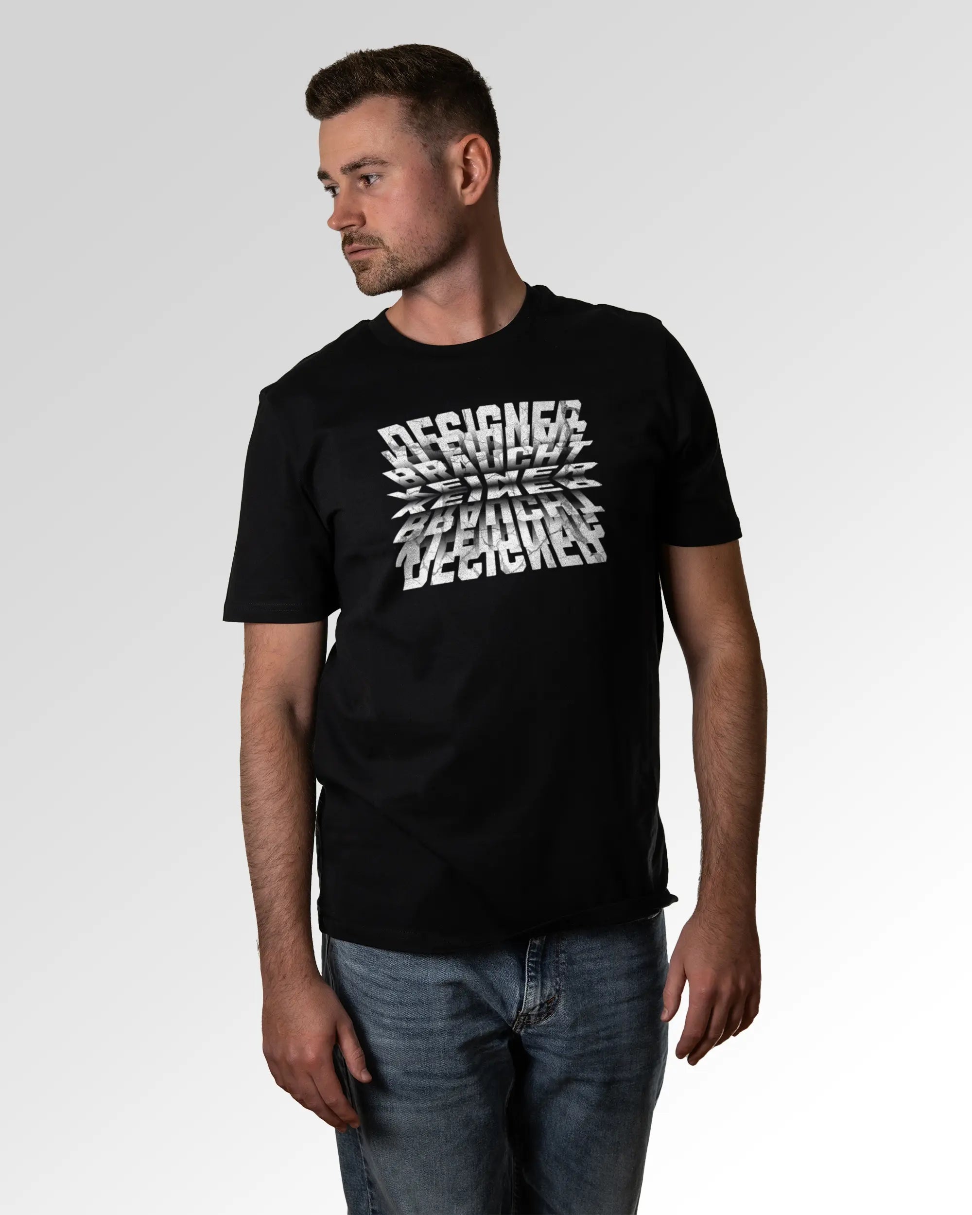 Primärer Modelshot der Druckseite des Organic Unisex T-Shirts von Maondo im Casual Fit mit dem Design Kein Designer in der Farbe Black