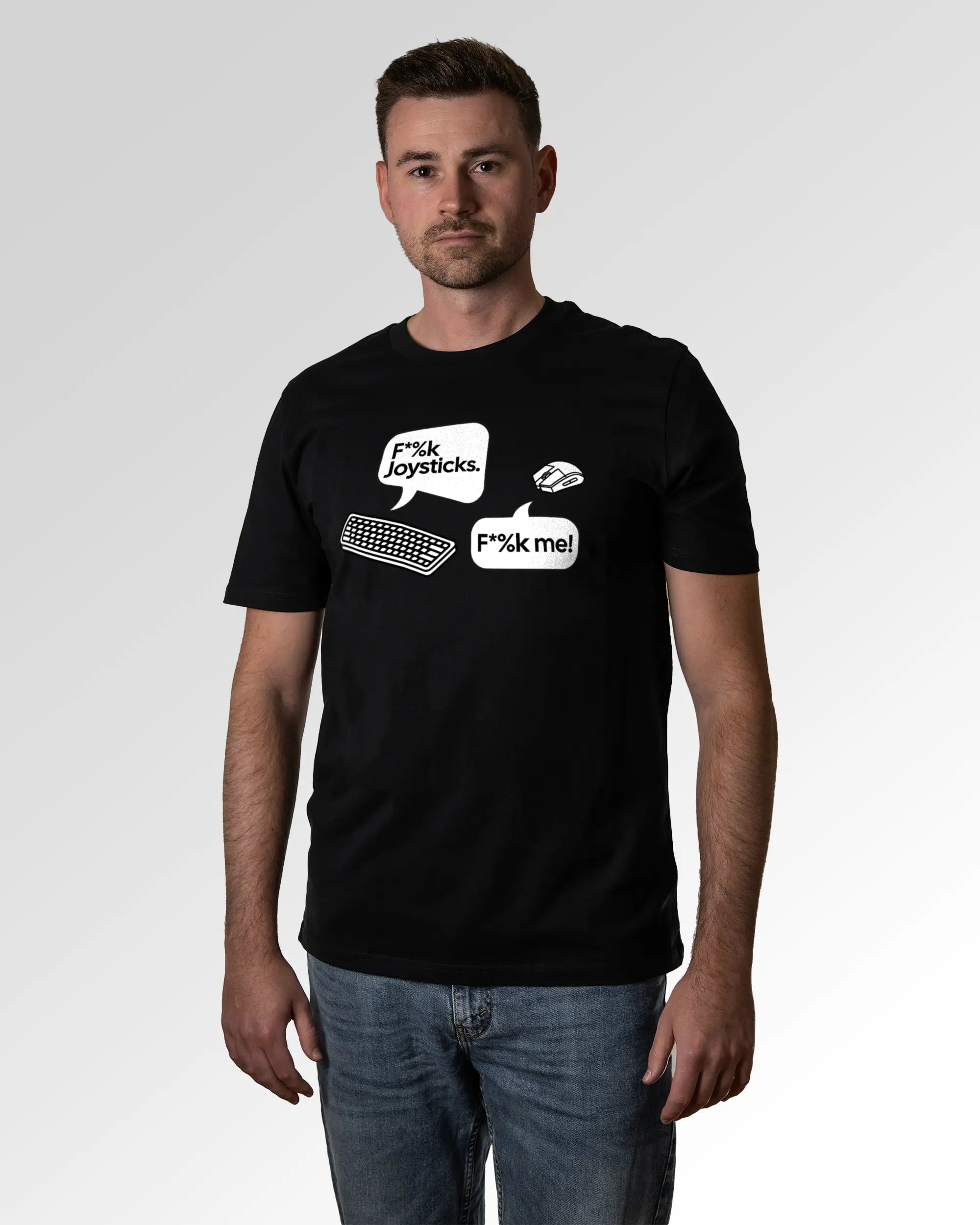 Primärer Modelshot der Druckseite des Organic Unisex T-Shirts von Maondo im Casual Fit mit dem Design Keystrokes in der Farbe Black