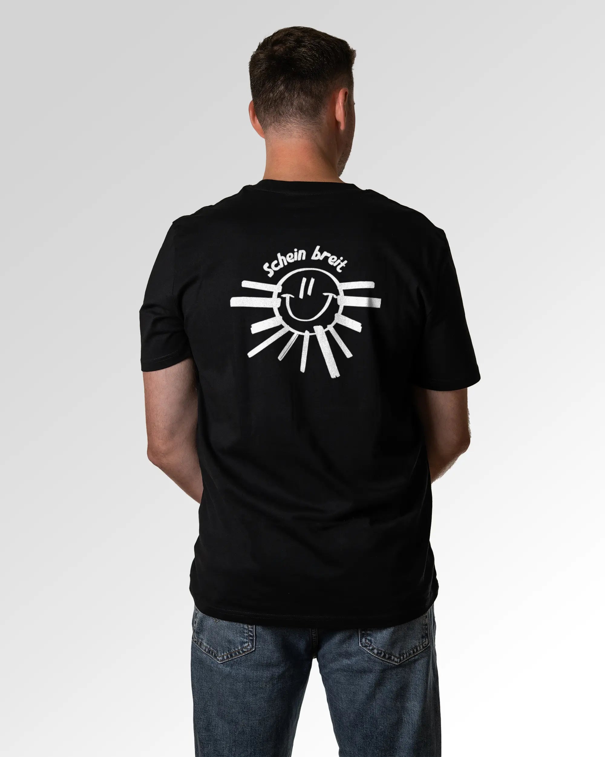 Primärer Modelshot der Druckseite des Organic Unisex T-Shirts von Maondo im Casual Fit mit dem Design Schein Breit in der Farbe Black