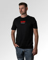 Männlicher Modelshot der primären Druckseite des Organic Unisex T-Shirts von Maondo im Casual Fit mit dem Design Authentic Shit in der Farbe Black