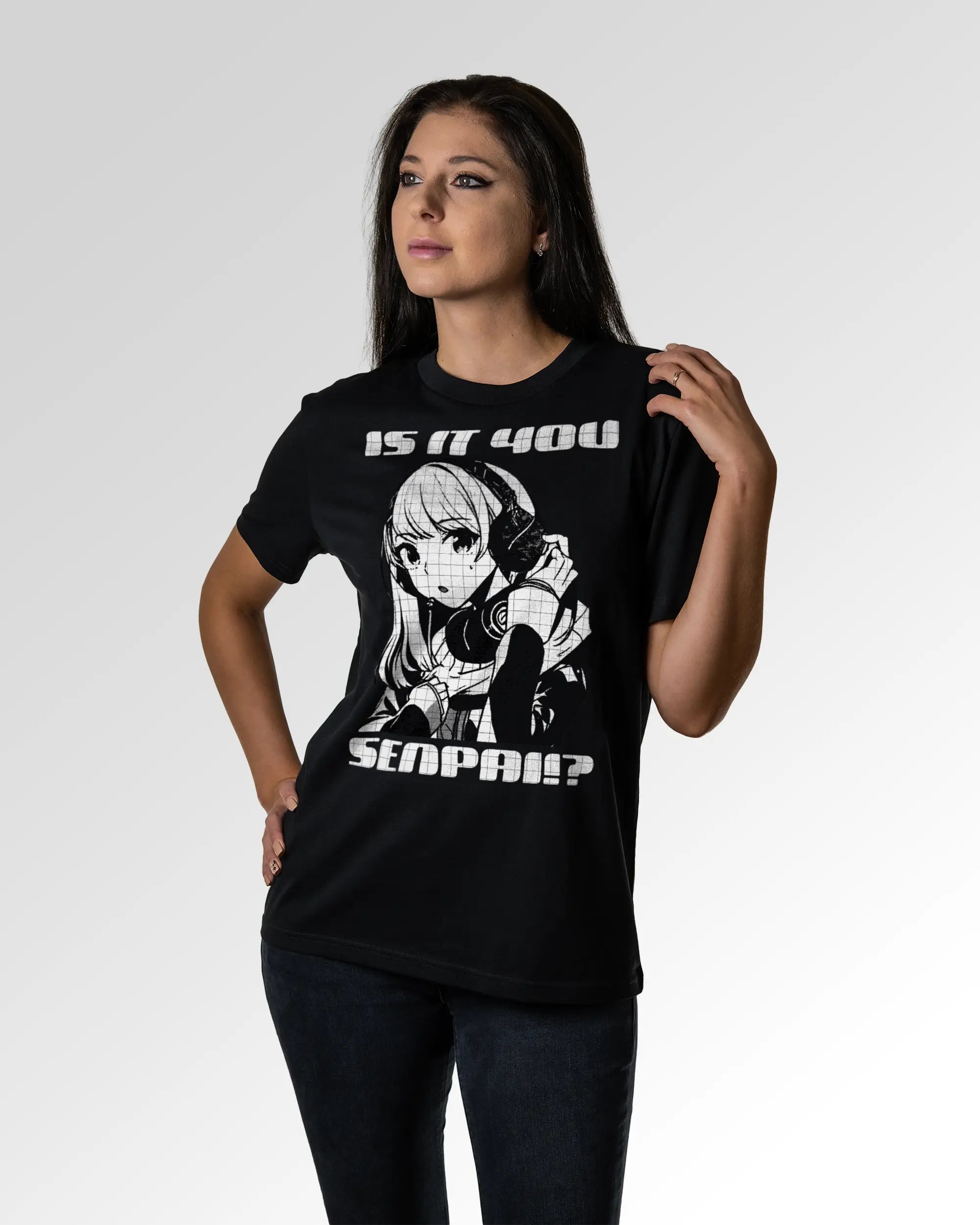 Sekundärer Modelshot der Druckseite des Organic Unisex T-Shirts von Maondo im Casual Fit mit dem Design Senpai it is in der Farbe Black