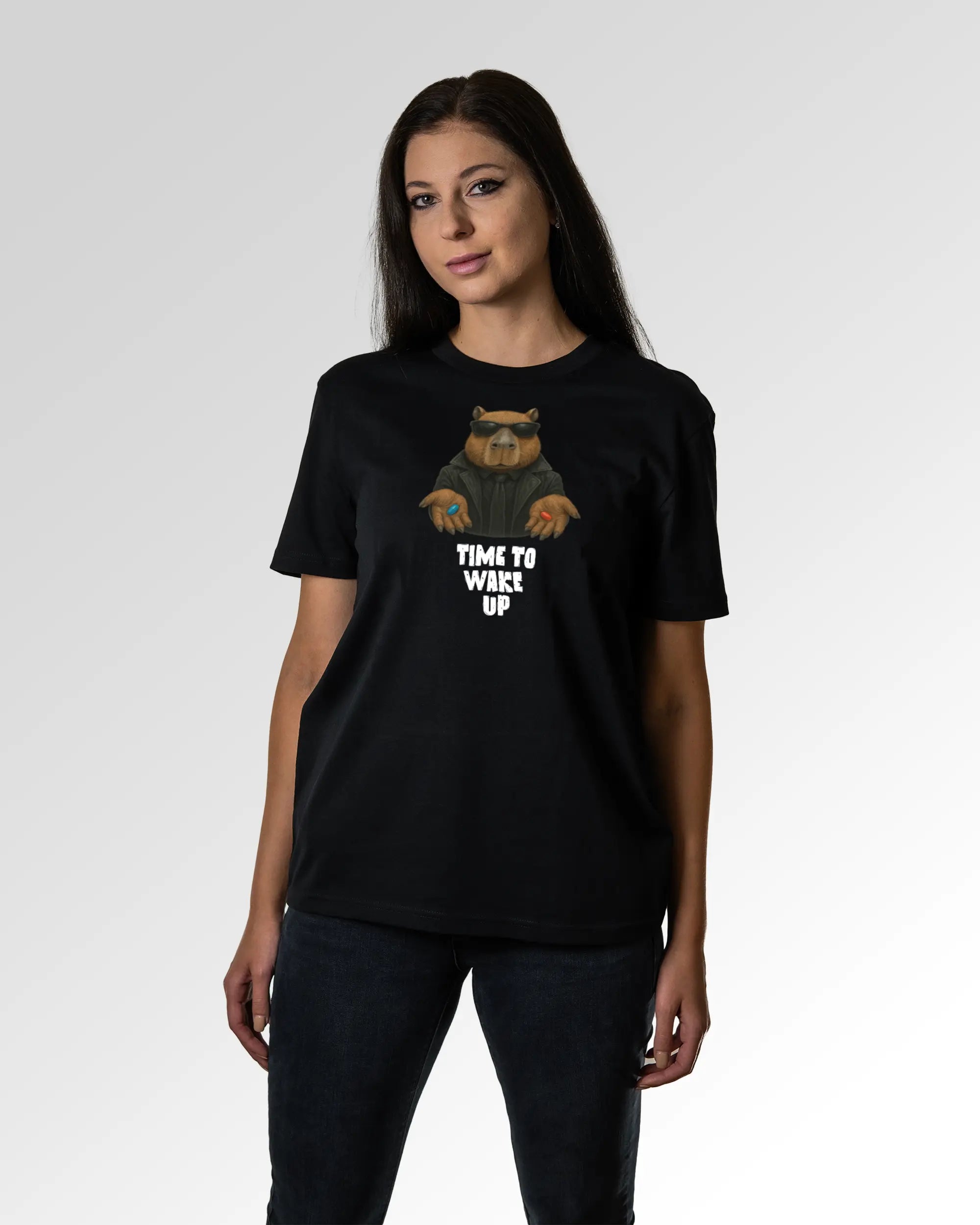 Sekundärer Modelshot der Druckseite des Organic Unisex T-Shirts von Maondo im Casual Fit mit dem Design Wake up in der Farbe Black