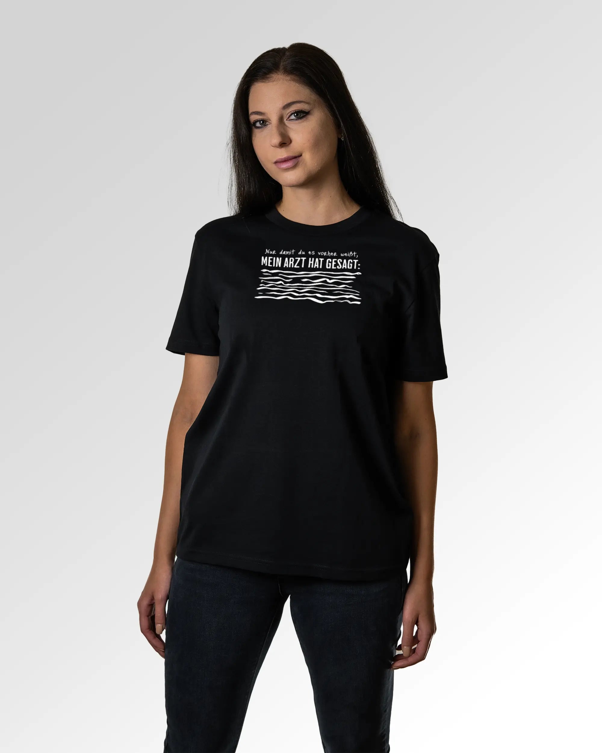 Sekundärer Modelshot der Druckseite des Organic Unisex T-Shirts von Maondo im Casual Fit mit dem Design Anamnese in der Farbe Black