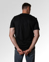 Primärer Modelshot der unbedruckten Seite des Organic Unisex T-Shirts von Maondo im Casual Fit mit dem Design Ein Brett geben in der Farbe Black