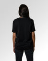 Sekundärer Modelshot der unbedruckten Seite des Organic Unisex T-Shirts von Maondo im Casual Fit mit dem Design Saftspender in der Farbe Black