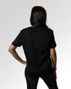 Sekundärer Modelshot der unbedruckten Seite des Organic Unisex T-Shirts von Maondo im Casual Fit mit dem Design Die richtige Antwort in der Farbe Black