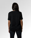 Sekundärer Modelshot der unbedruckten Seite des Organic Unisex T-Shirts von Maondo im Casual Fit mit dem Design Ein Brett geben in der Farbe Black