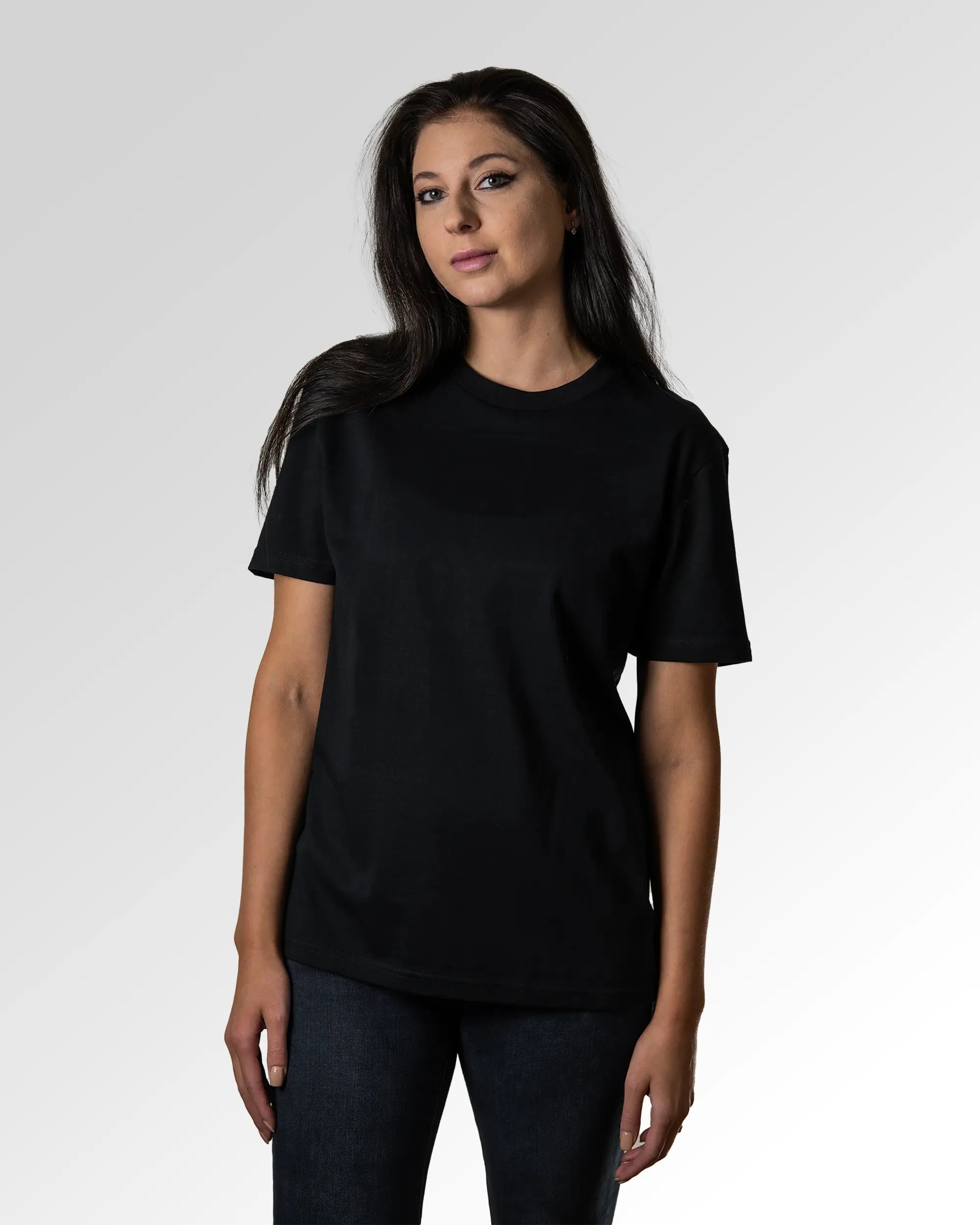Sekundärer Modelshot der unbedruckten Seite des Organic Unisex T-Shirts von Maondo im Casual Fit mit dem Design Double Bamboozled in der Farbe Black