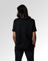 Sekundärer Modelshot der unbedruckten Seite des Organic Unisex T-Shirts von Maondo im Casual Fit mit dem Design Apex Storytime in der Farbe Black