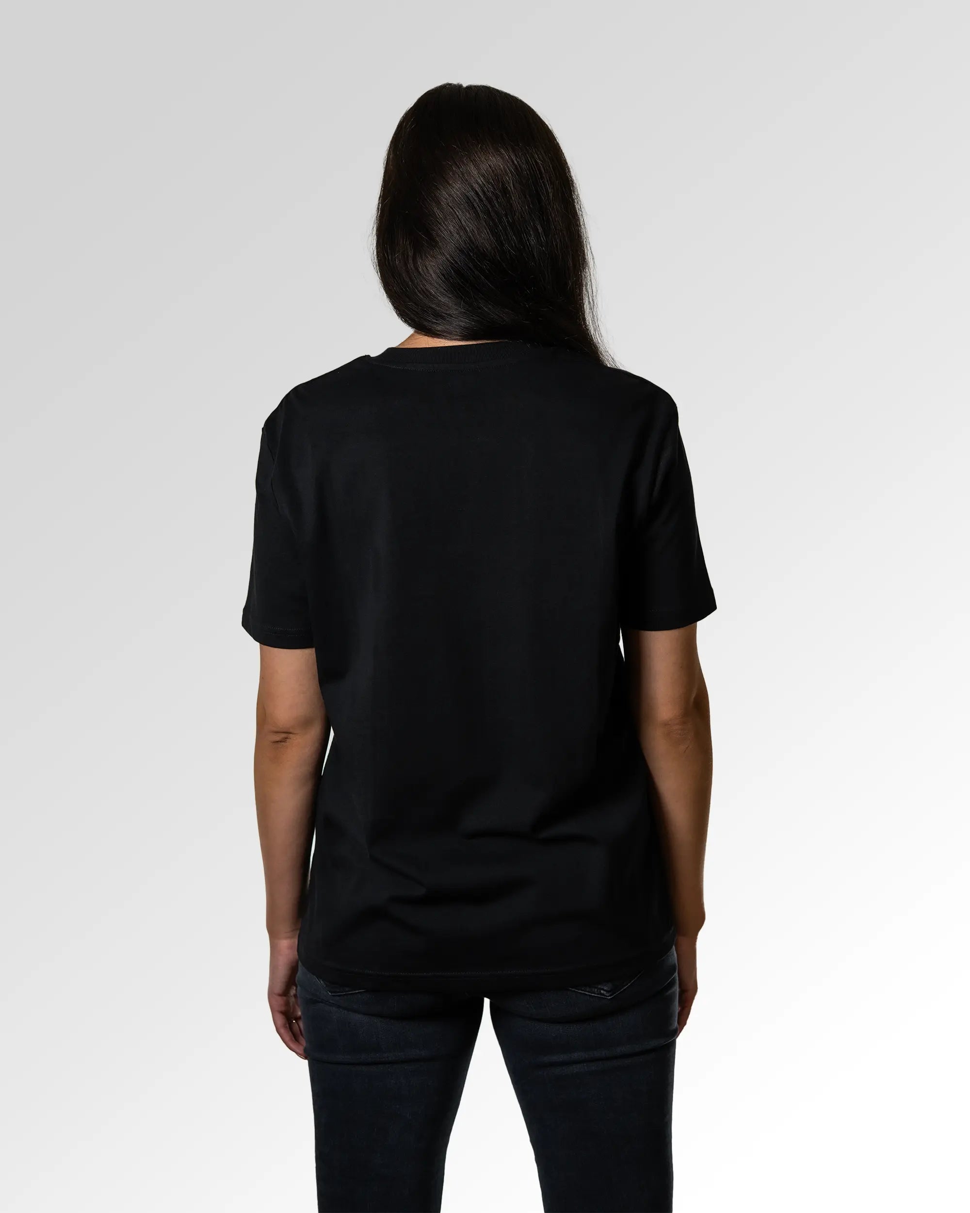 Sekundärer Modelshot der unbedruckten Seite des Organic Unisex T-Shirts von Maondo im Casual Fit mit dem Design Endlich Jumpmaster in der Farbe Black