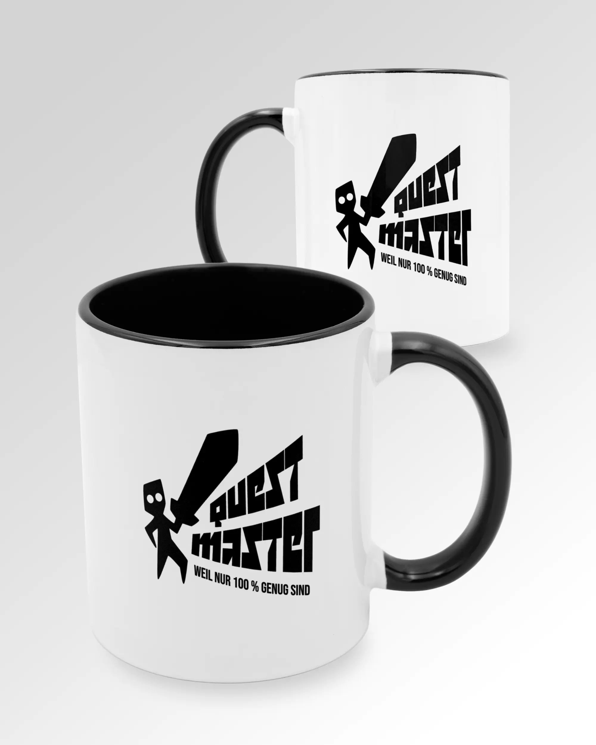 Variantenbild der beidseitig bedruckten Keramik Tasse von Maondo mit dem Design Quest Master in der Farbe Schwarz-Weiß