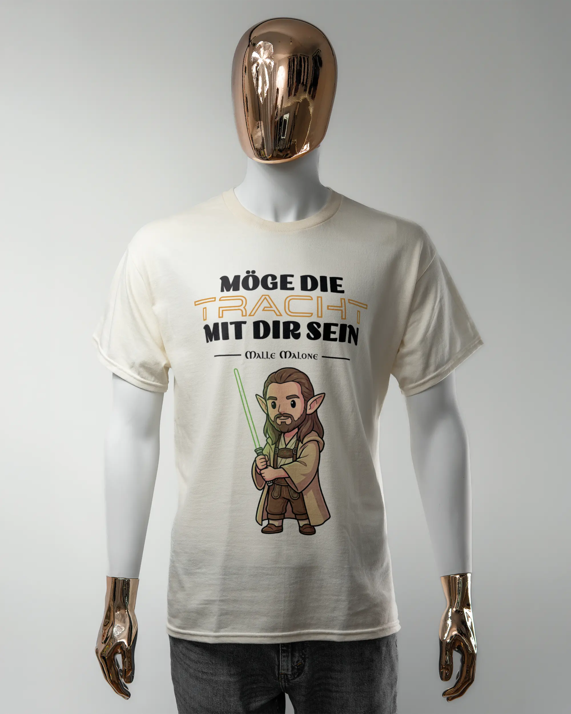 Vorderseite des Basic Unisex T-Shirt Regular von Maondo mit dem Design Tracht mit dir in der Farbe White und in der Größe L getragen von einer maskulinen Puppe
