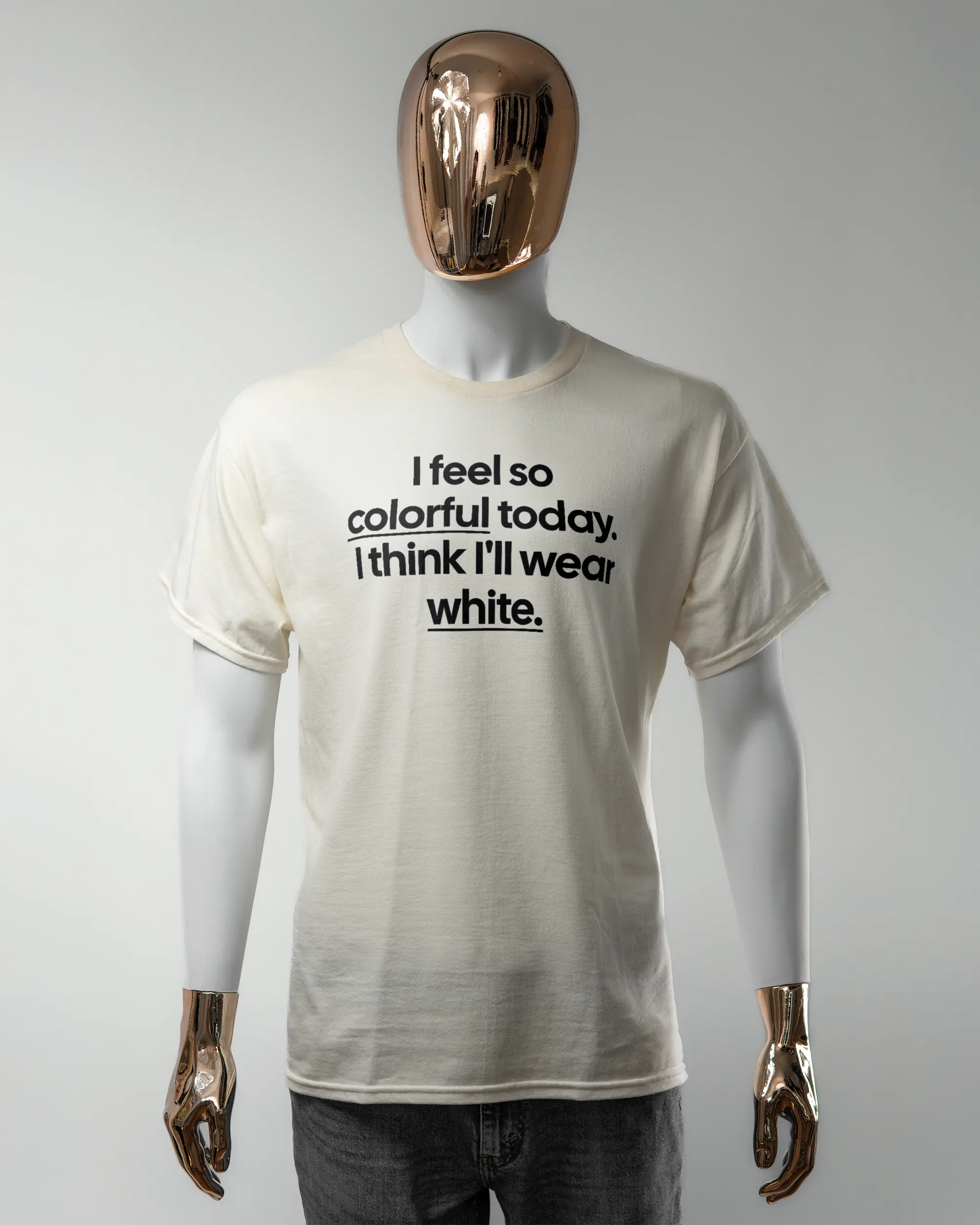 Vorderseite des Basic Unisex T-Shirt Regular von Maondo mit dem Design Colorful Day in der Farbe White und in der Größe L getragen von einer maskulinen Puppe