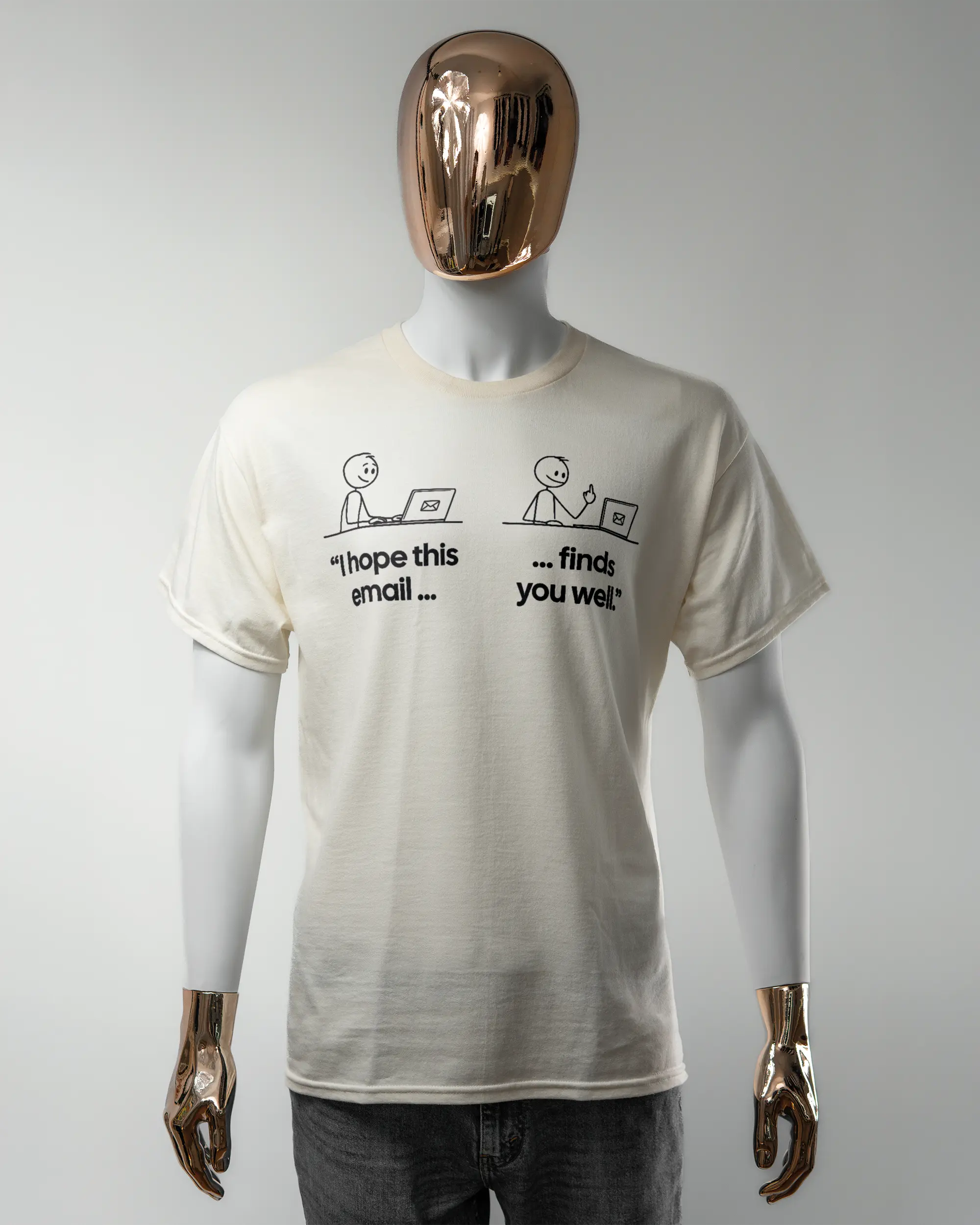 Vorderseite des Basic Unisex T-Shirt Regular von Maondo mit dem Design Found me not well in der Farbe White und in der Größe L getragen von einer maskulinen Puppe