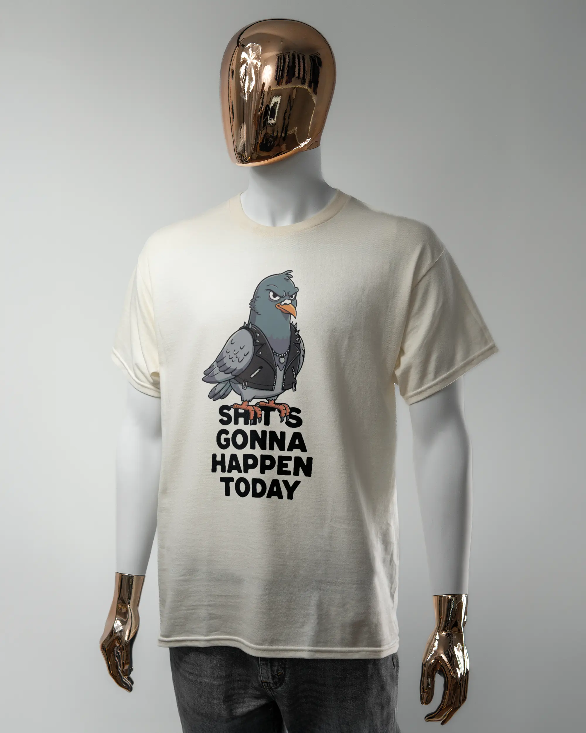 Vorderseite des Basic Unisex T-Shirt Regular von Maondo mit dem Design Pigeon Pun in der Farbe White und in der Größe L getragen von einer maskulinen Puppe