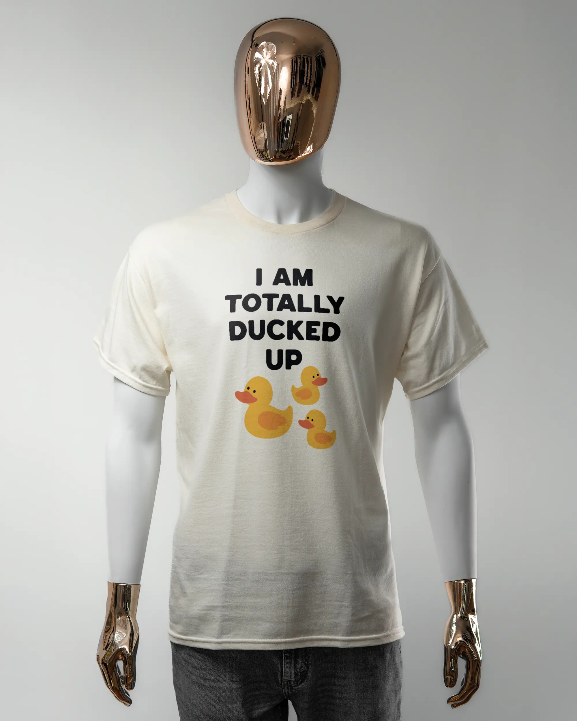 Vorderseite des Basic Unisex T-Shirt Regular von Maondo mit dem Design Ducked Up in der Farbe White und in der Größe L getragen von einer maskulinen Puppe