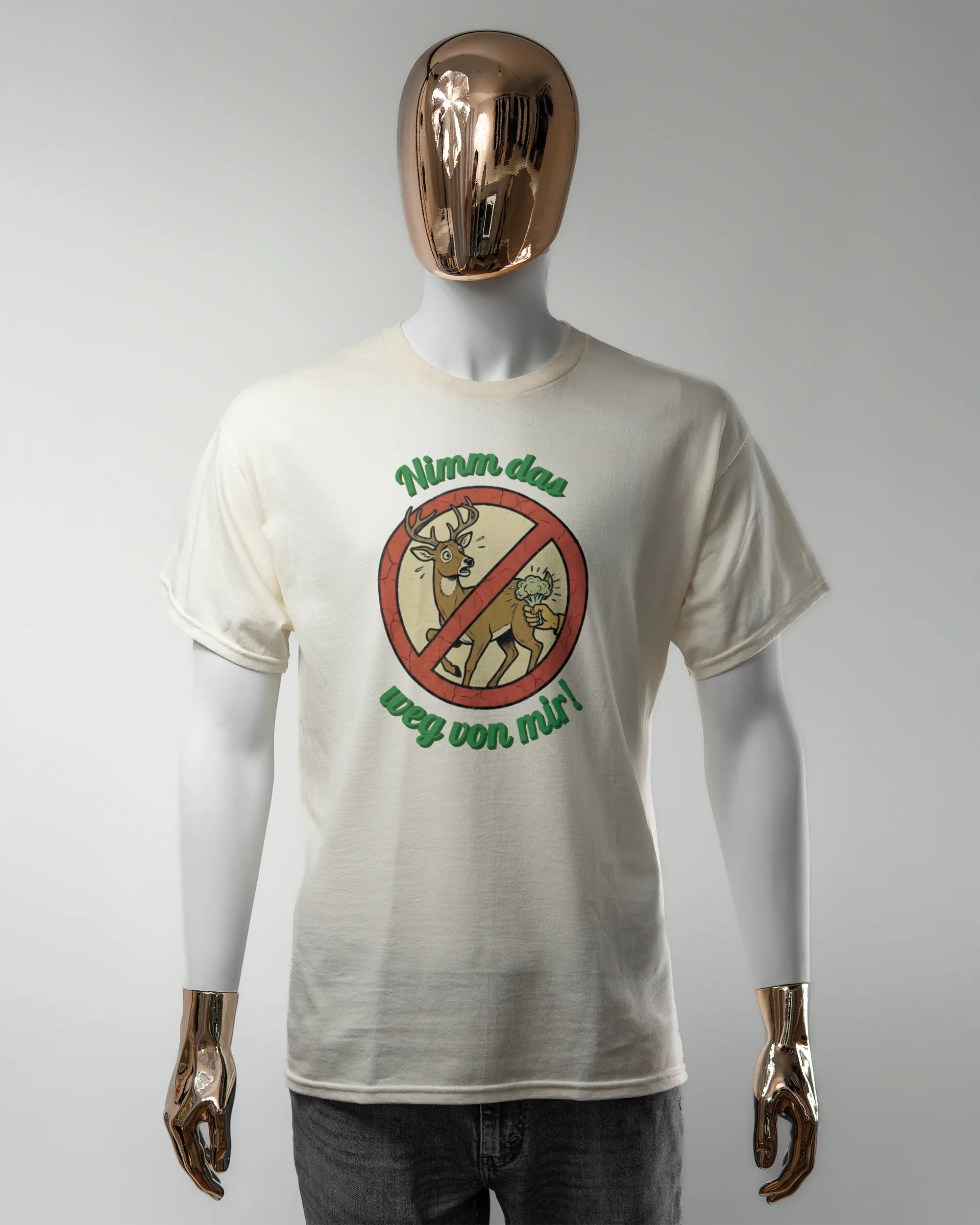 Vorderseite des Basic Unisex T-Shirt Regular von Maondo mit dem Design Reh weg in der Farbe White und in der Größe L getragen von einer maskulinen Puppe