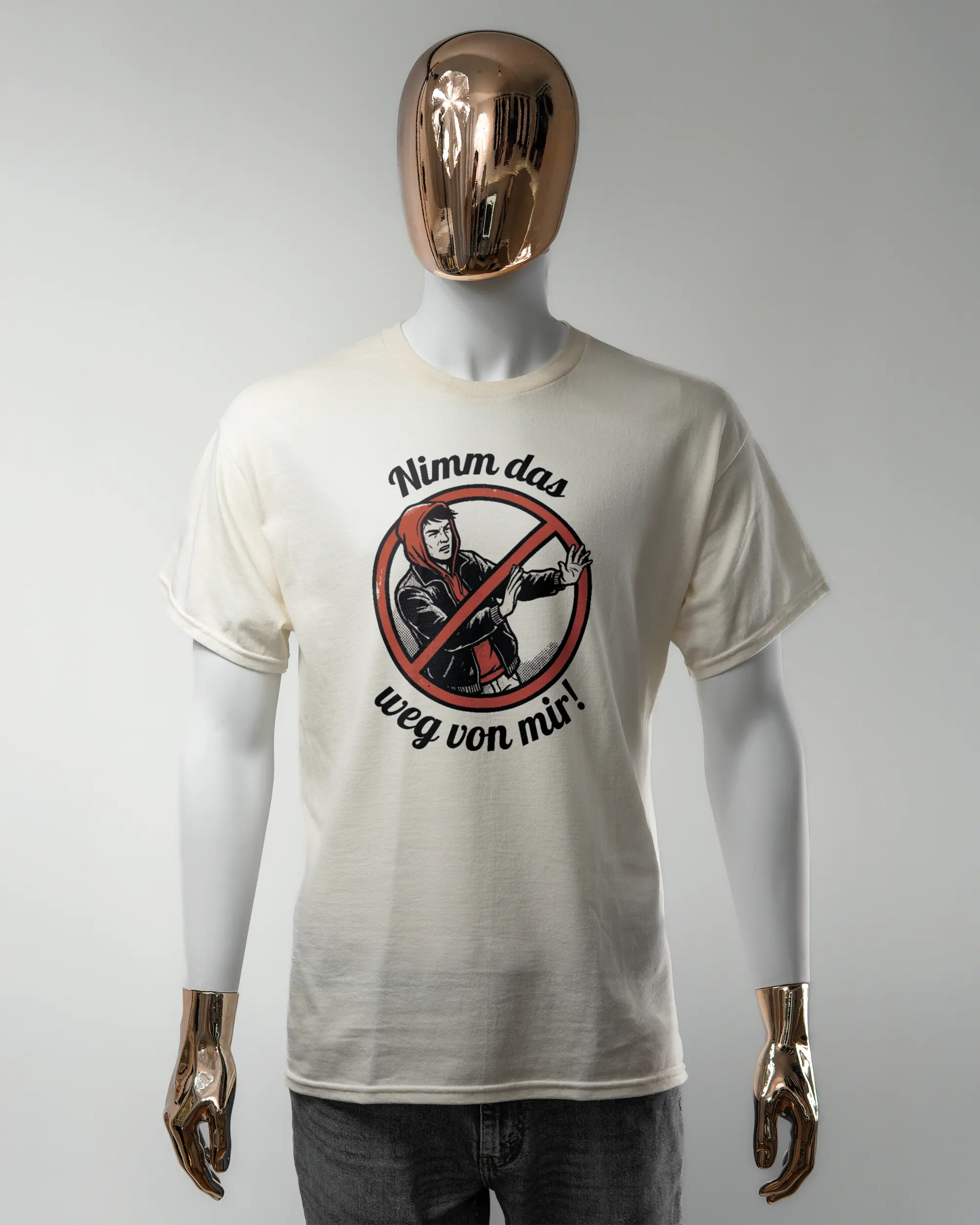 Vorderseite des Basic Unisex T-Shirt Regular von Maondo mit dem Design Nimm das weg in der Farbe White und in der Größe L getragen von einer maskulinen Puppe