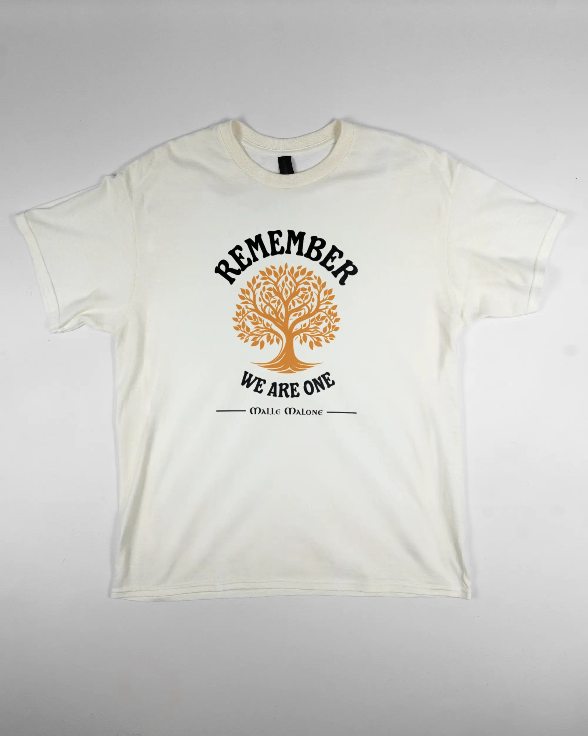 Vorderseite des Basic Unisex T-Shirt Regular von Maondo mit dem Design We are one in der Farbe White und in der Größe L flach auf den Boden gelegt