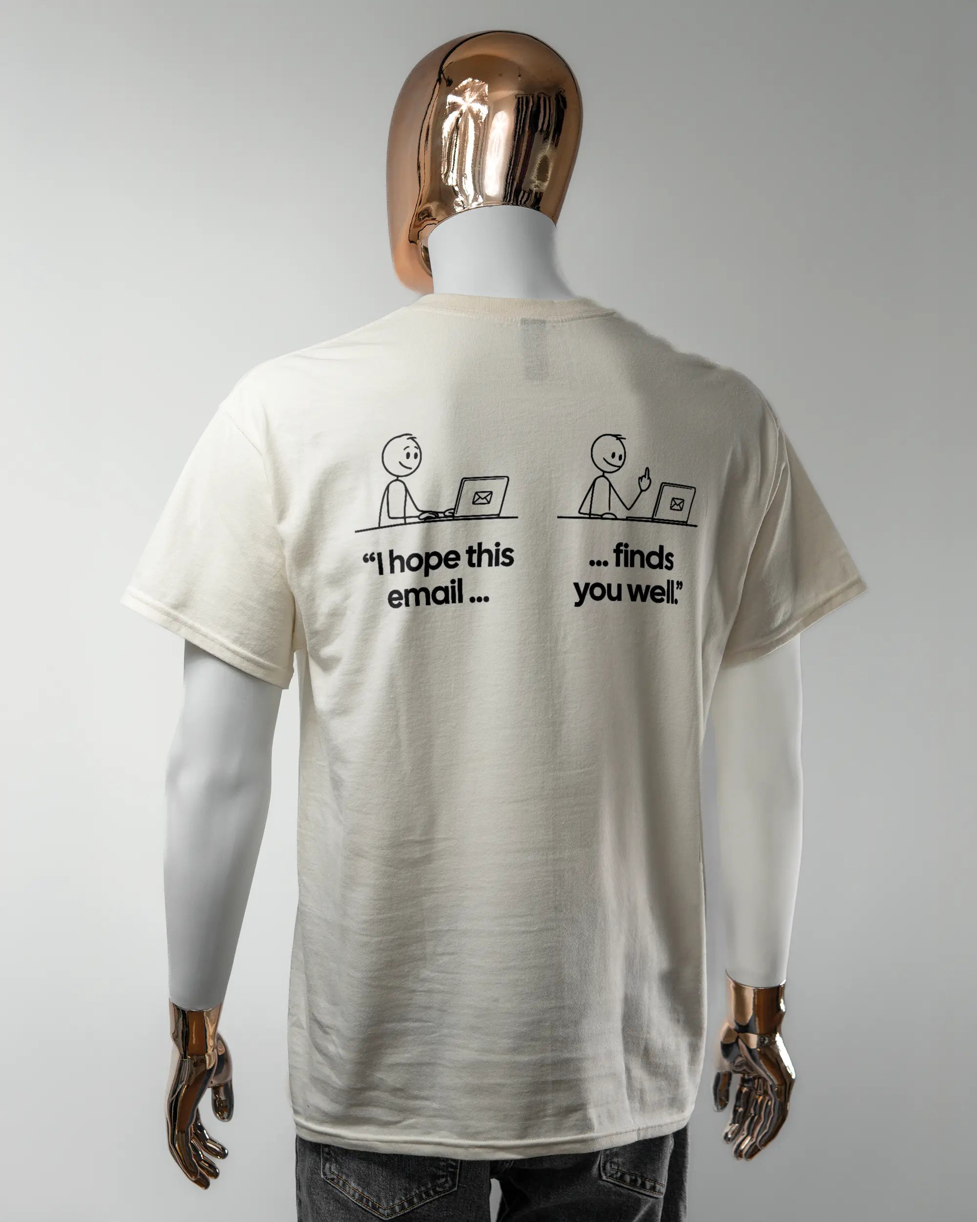Rückseite des Basic Unisex T-Shirt Regular von Maondo mit dem Design Found me not well in der Farbe White und in der Größe L getragen von einer maskulinen Puppe
