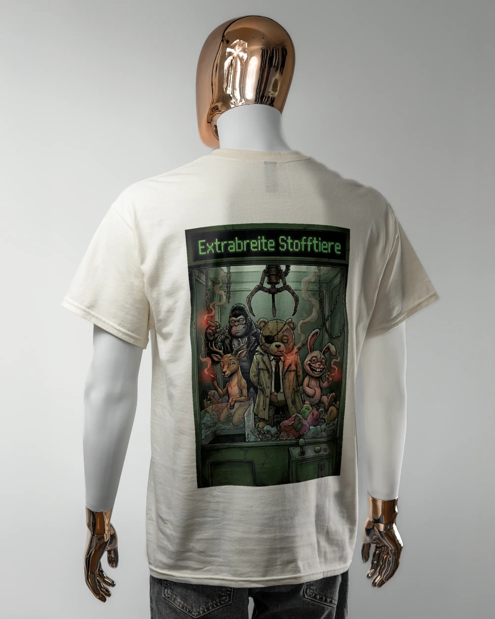 Rückseite des Basic Unisex T-Shirt Regular von Maondo mit dem Design Extrabreit in der Farbe White und in der Größe L getragen von einer maskulinen Puppe