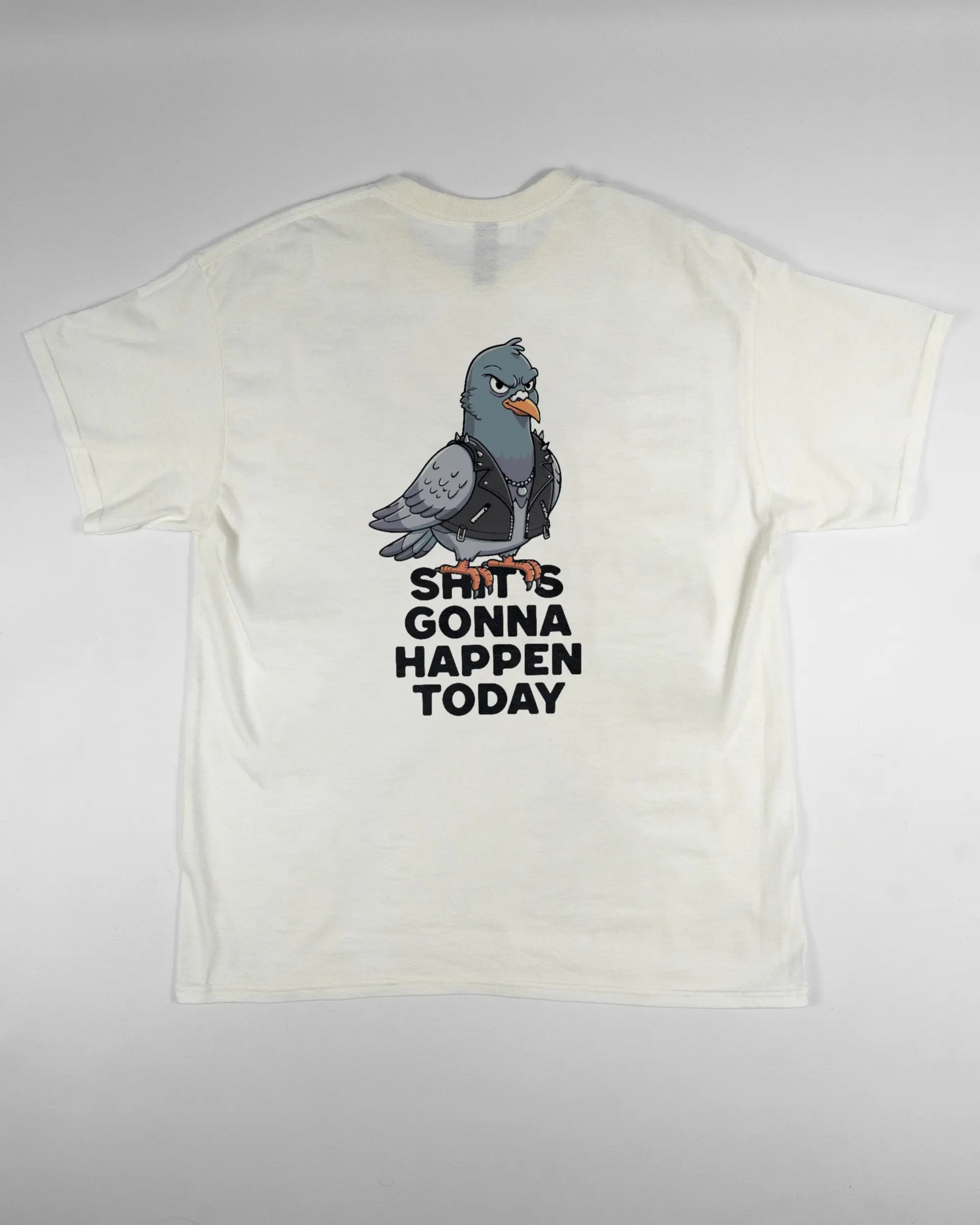 Rückseite des Basic Unisex T-Shirt Regular von Maondo mit dem Design Pigeon Pun in der Farbe White und in der Größe L flach auf den Boden gelegt