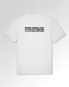 Packshot der Druckseite des Organic Unisex T-Shirts von Maondo im Casual Fit mit dem Design Less Pointless in der Farbe White